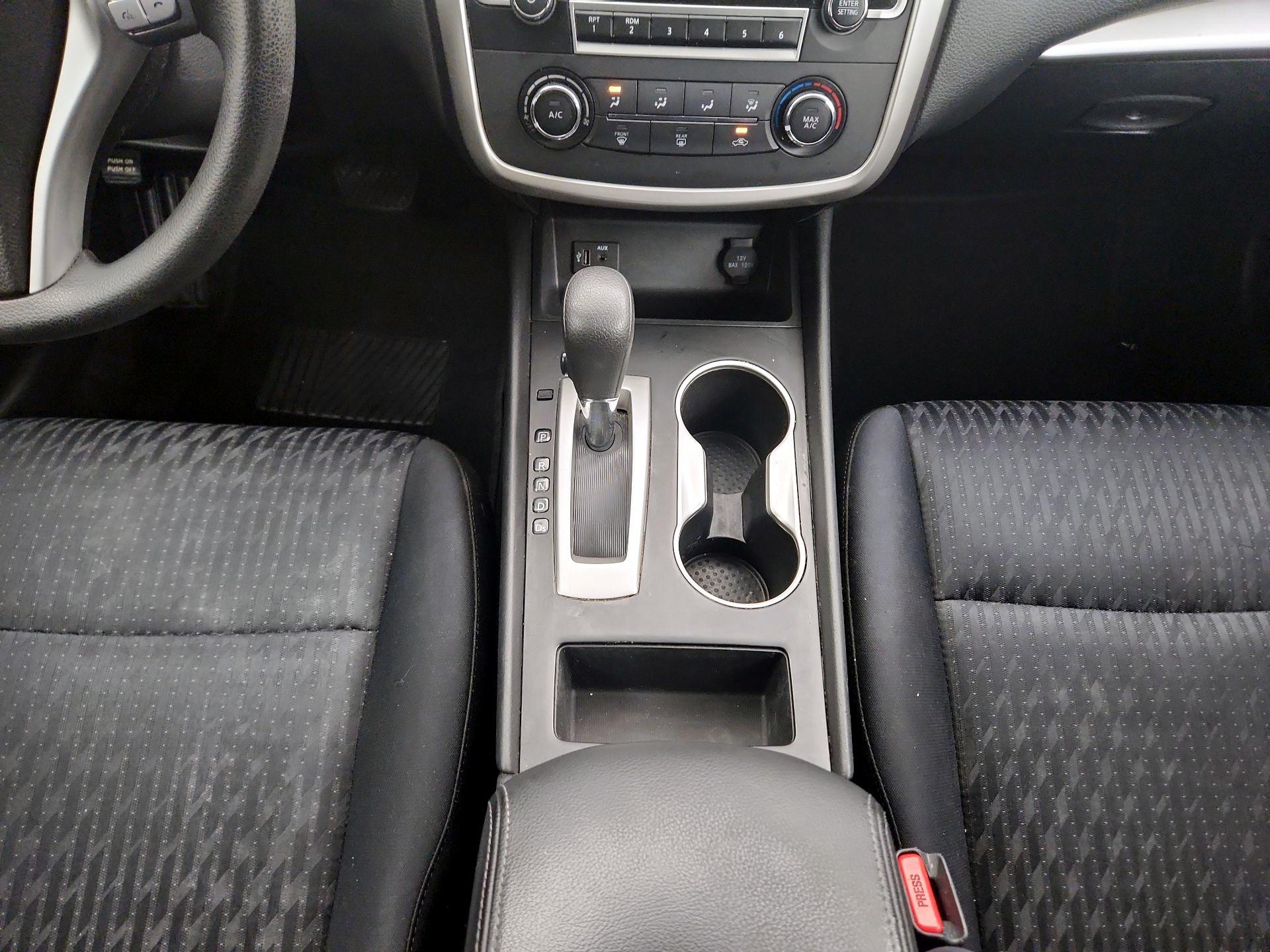 Thumbnail: 2017 Nissan Altima - 17