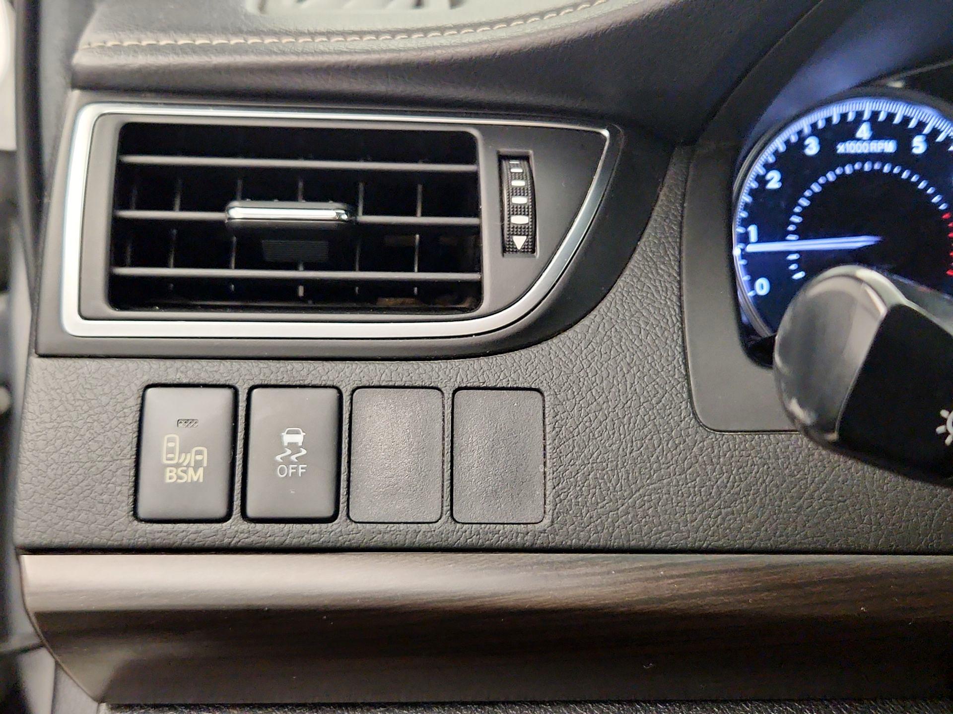 Thumbnail: 2015 Toyota Camry - 13