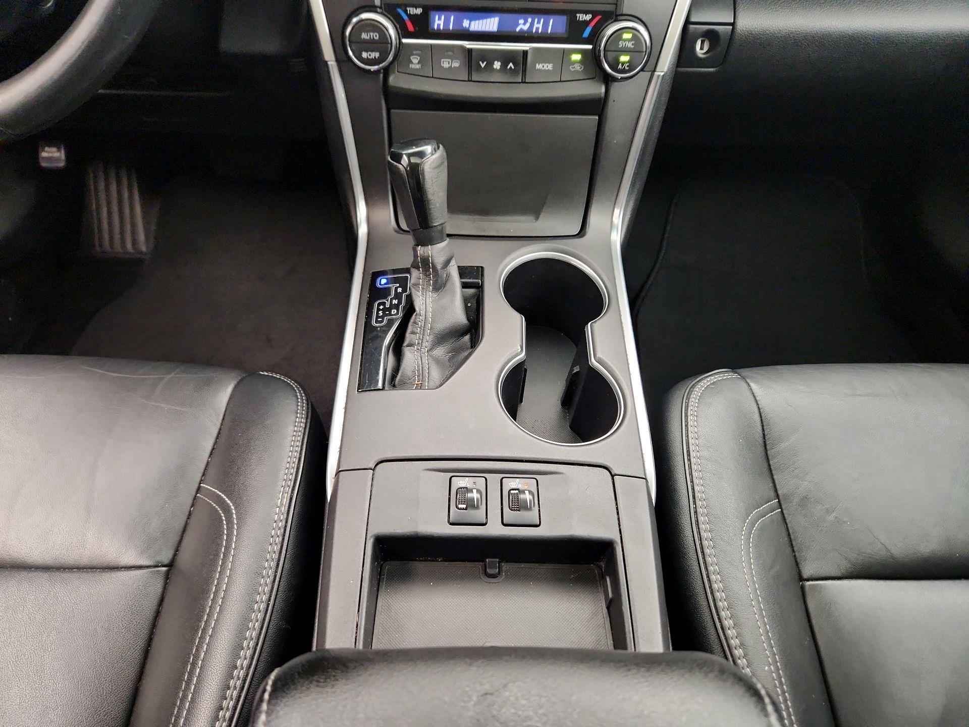 Thumbnail: 2015 Toyota Camry - 17