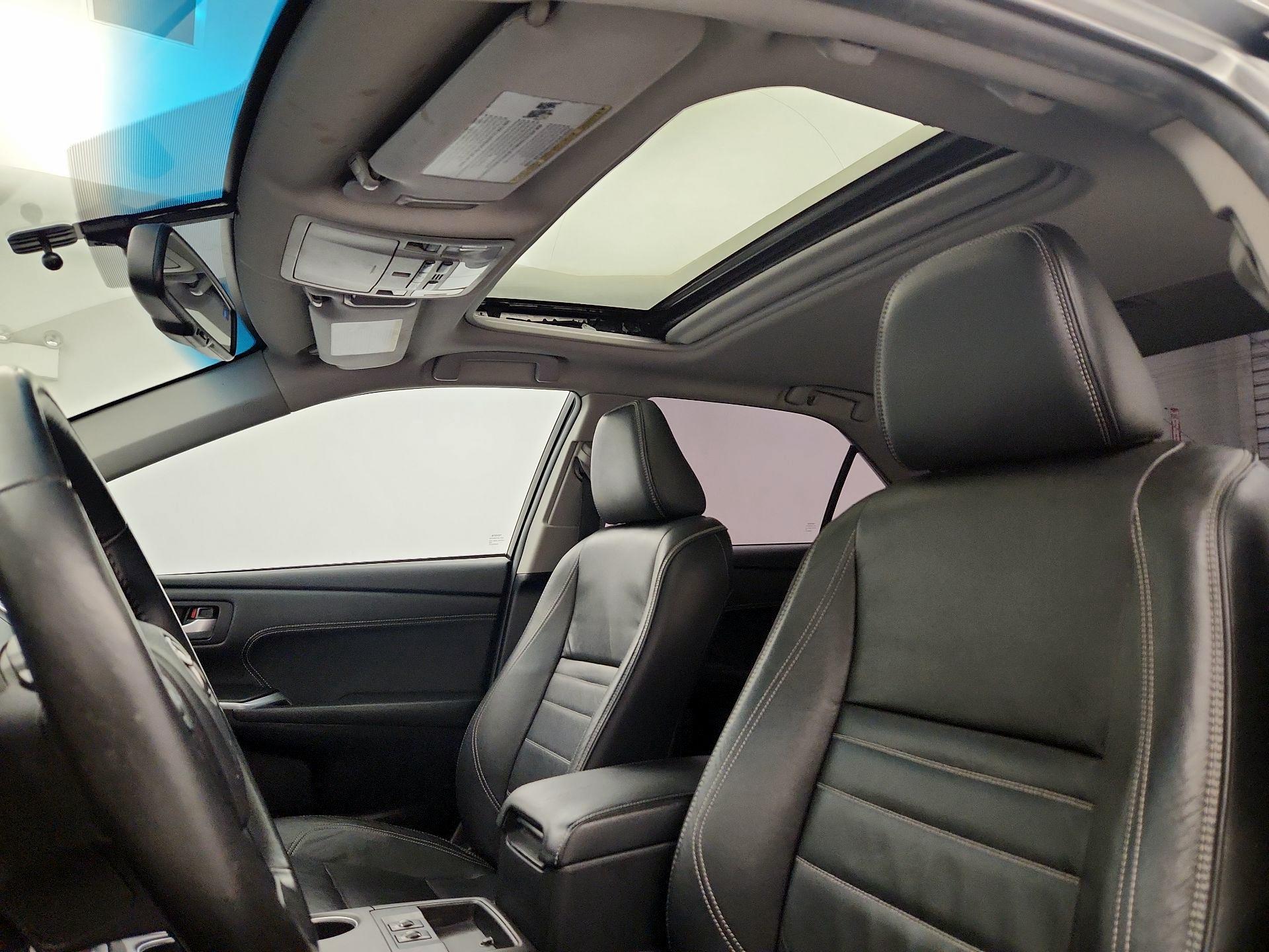 Thumbnail: 2015 Toyota Camry - 18