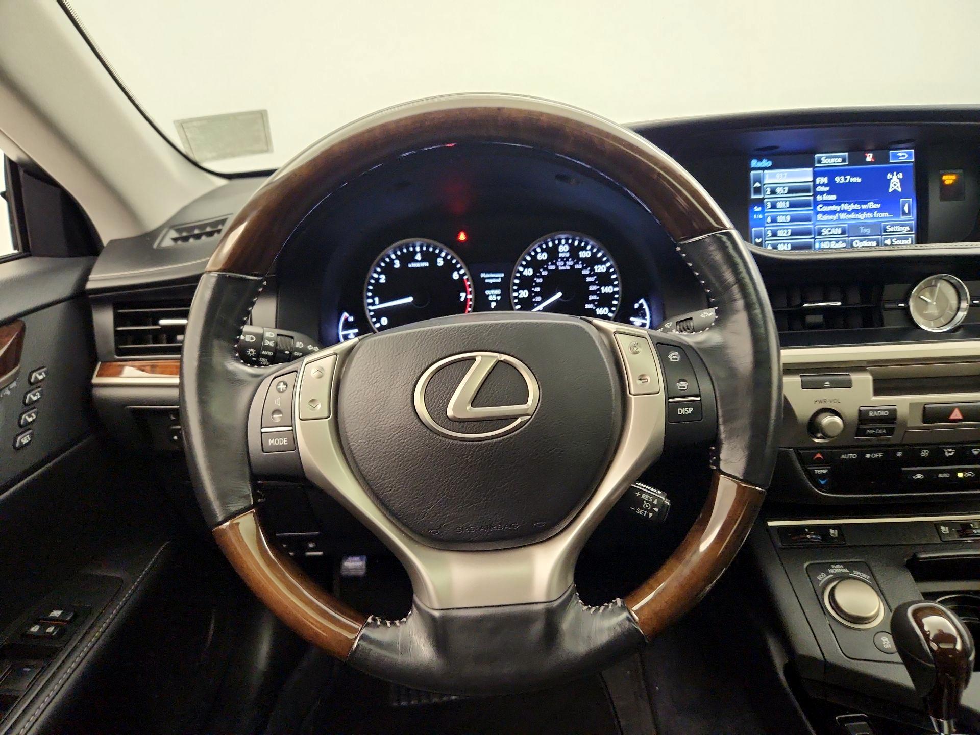 Thumbnail: 2015 Lexus ES - 10