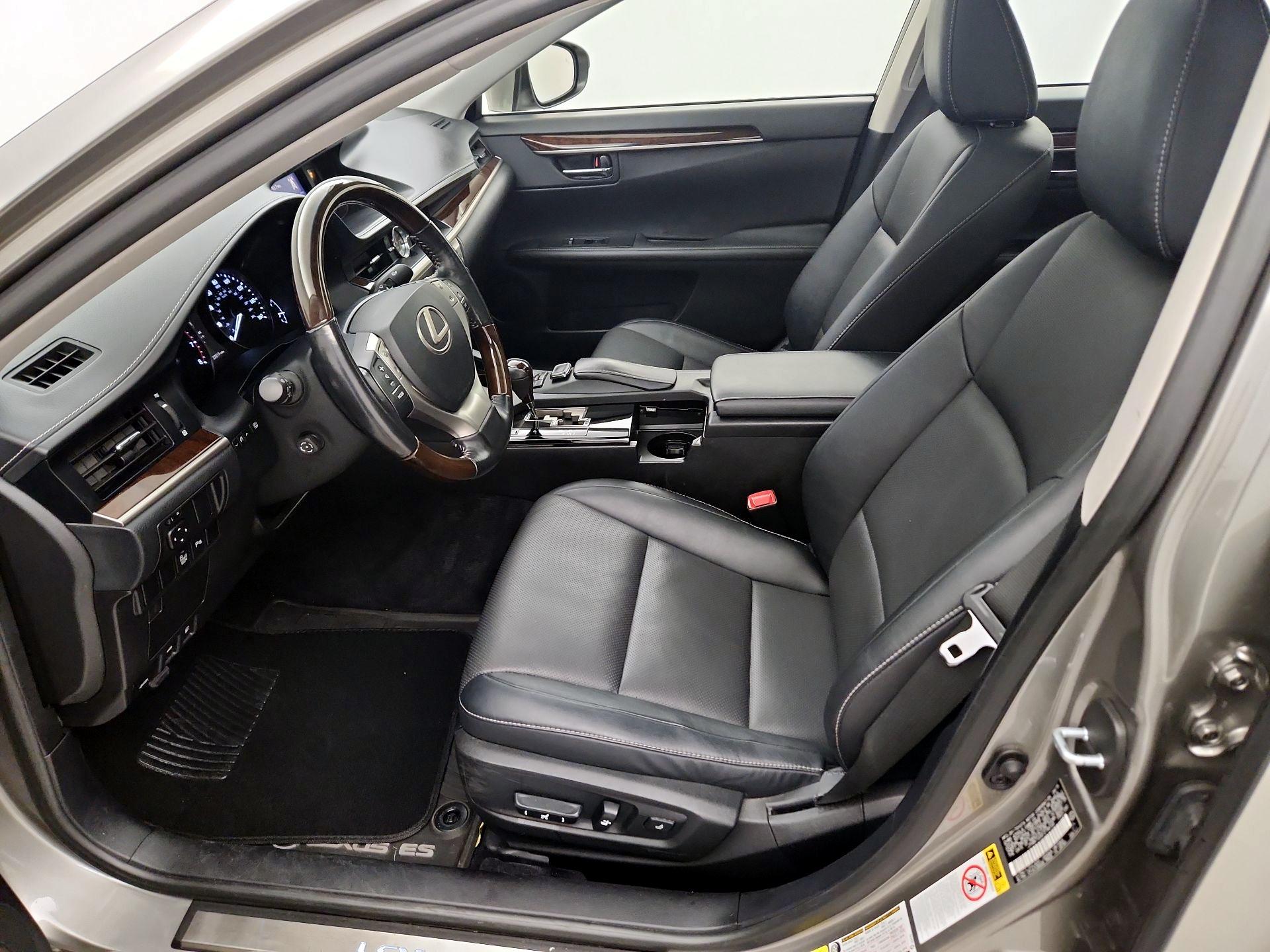 Thumbnail: 2015 Lexus ES - 11