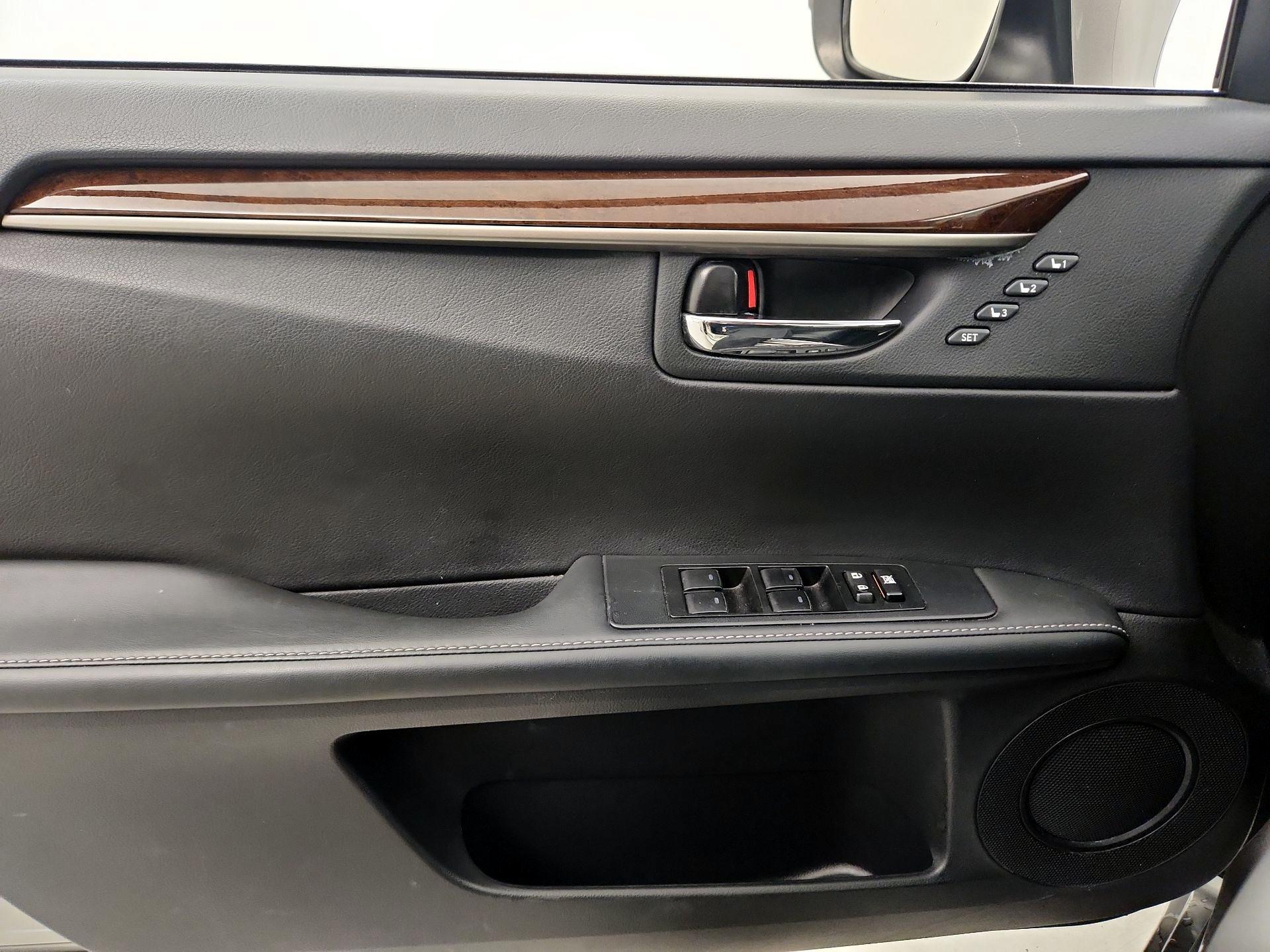 Thumbnail: 2015 Lexus ES - 12