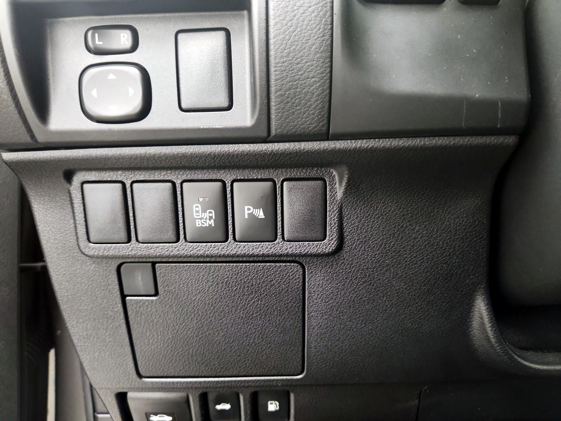 Thumbnail: 2015 Lexus ES - 13