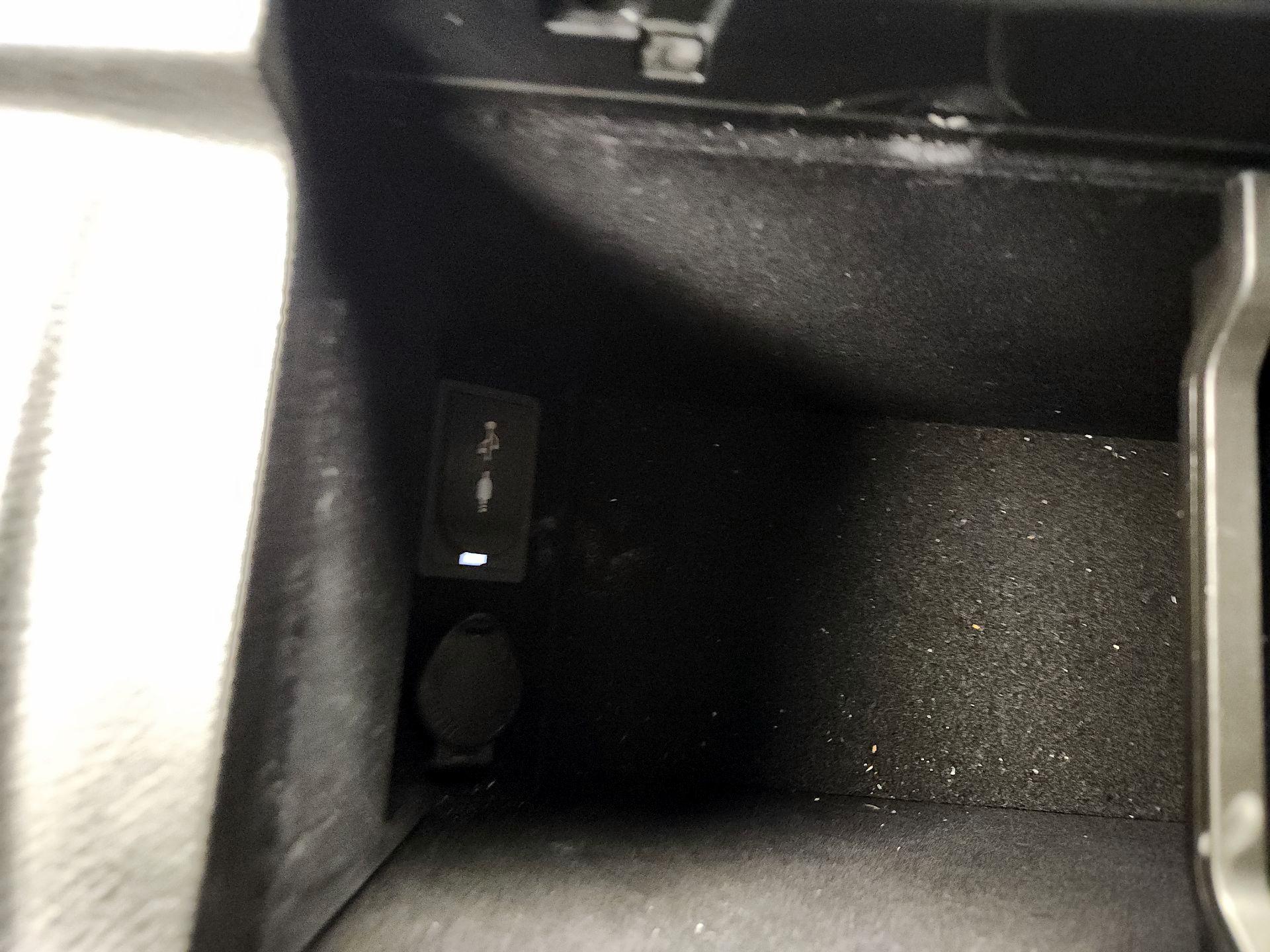 Thumbnail: 2015 Lexus ES - 18