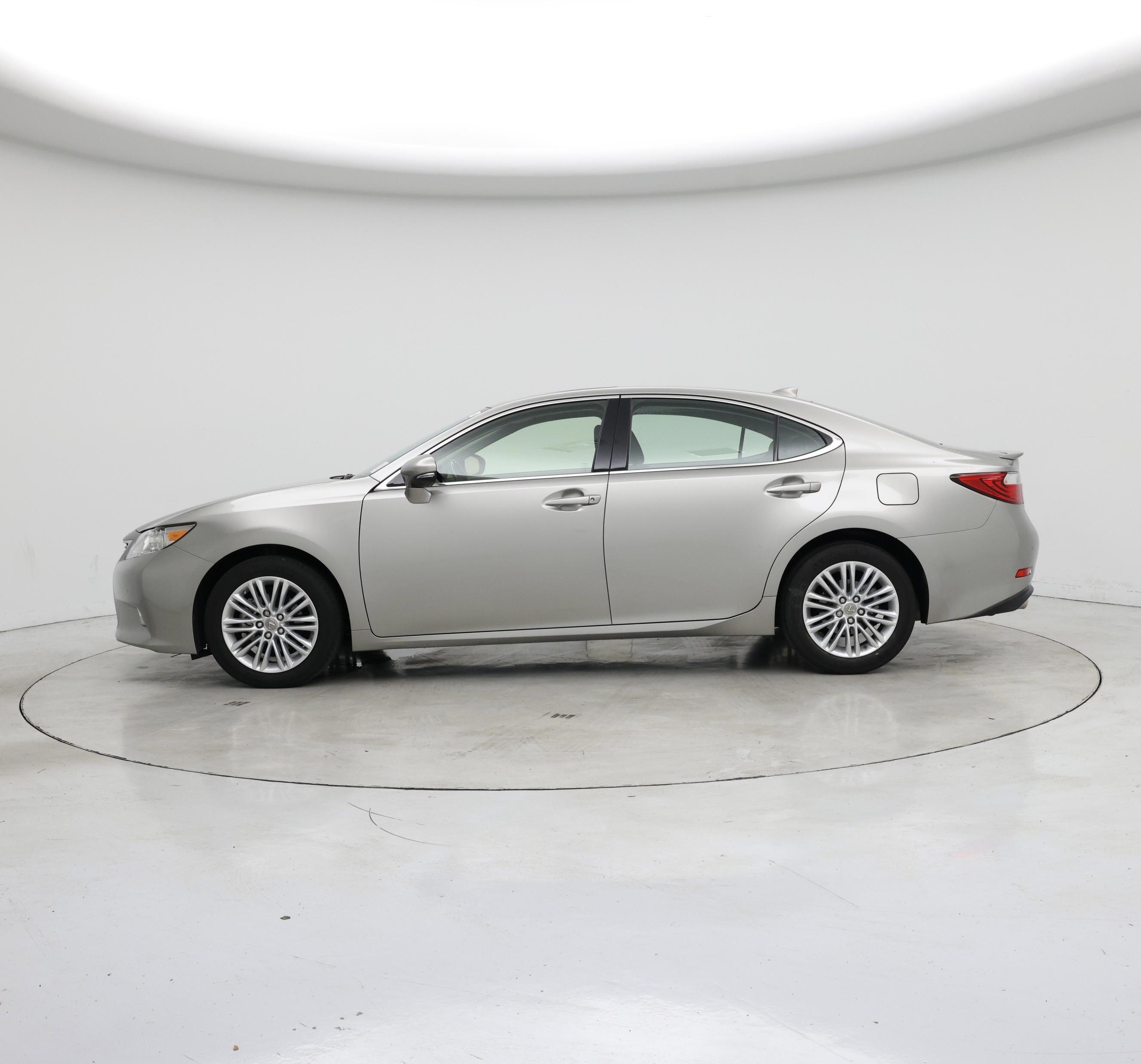 Thumbnail: 2015 Lexus ES - 3