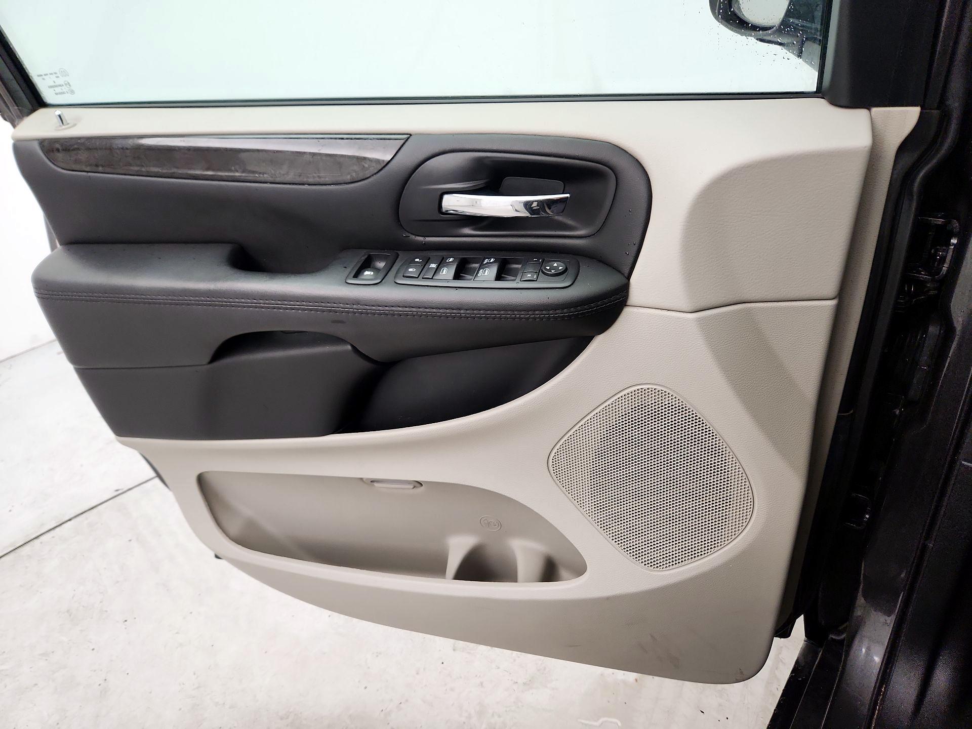 Thumbnail: 2018 Dodge Grand Caravan - 12