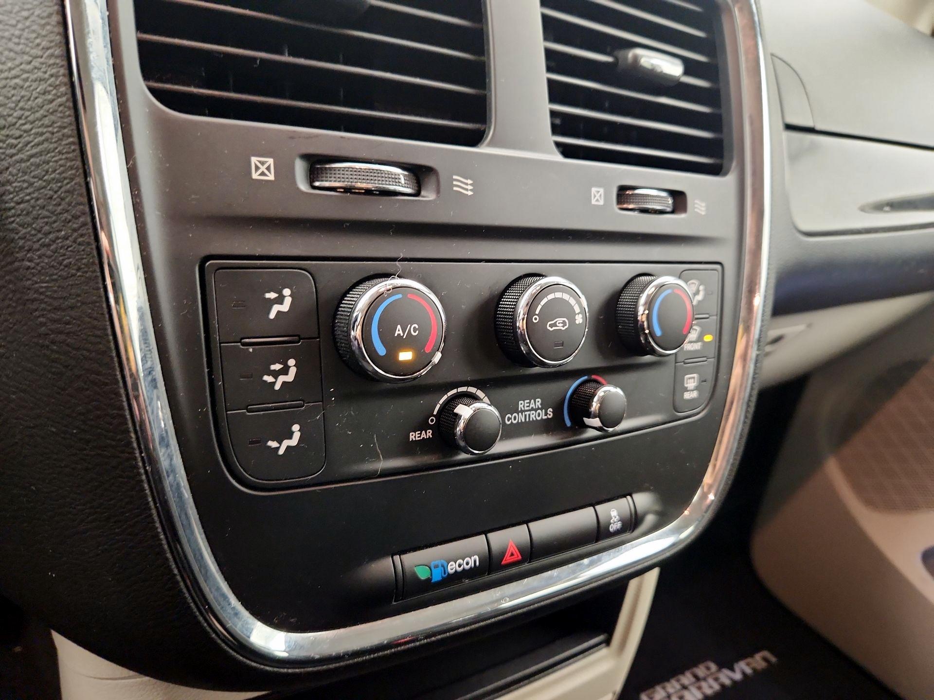 Thumbnail: 2018 Dodge Grand Caravan - 16