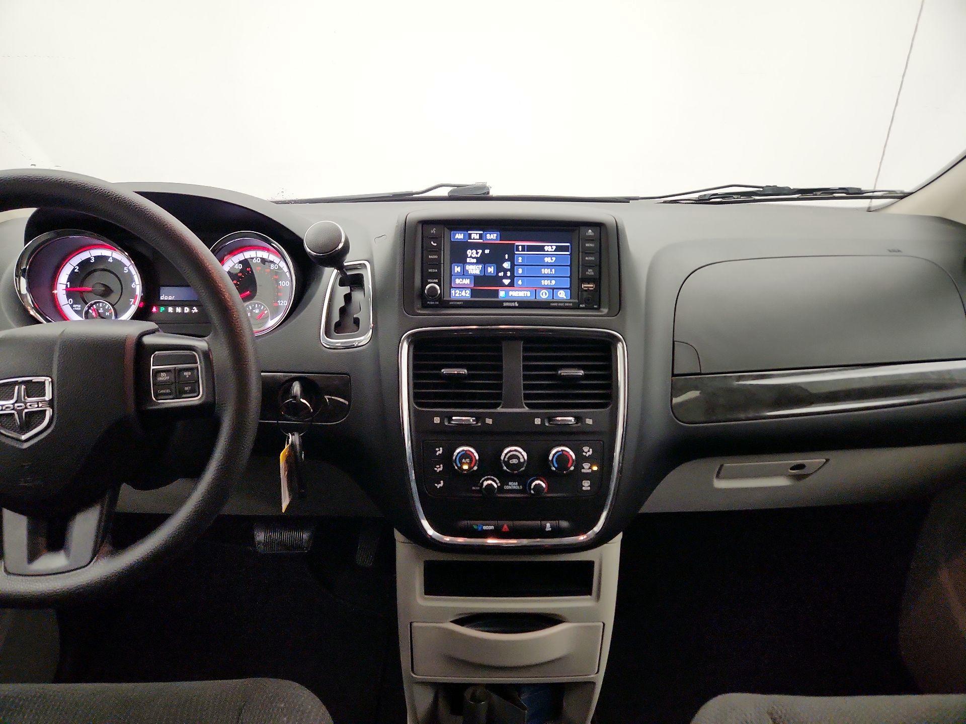 Thumbnail: 2018 Dodge Grand Caravan - 17