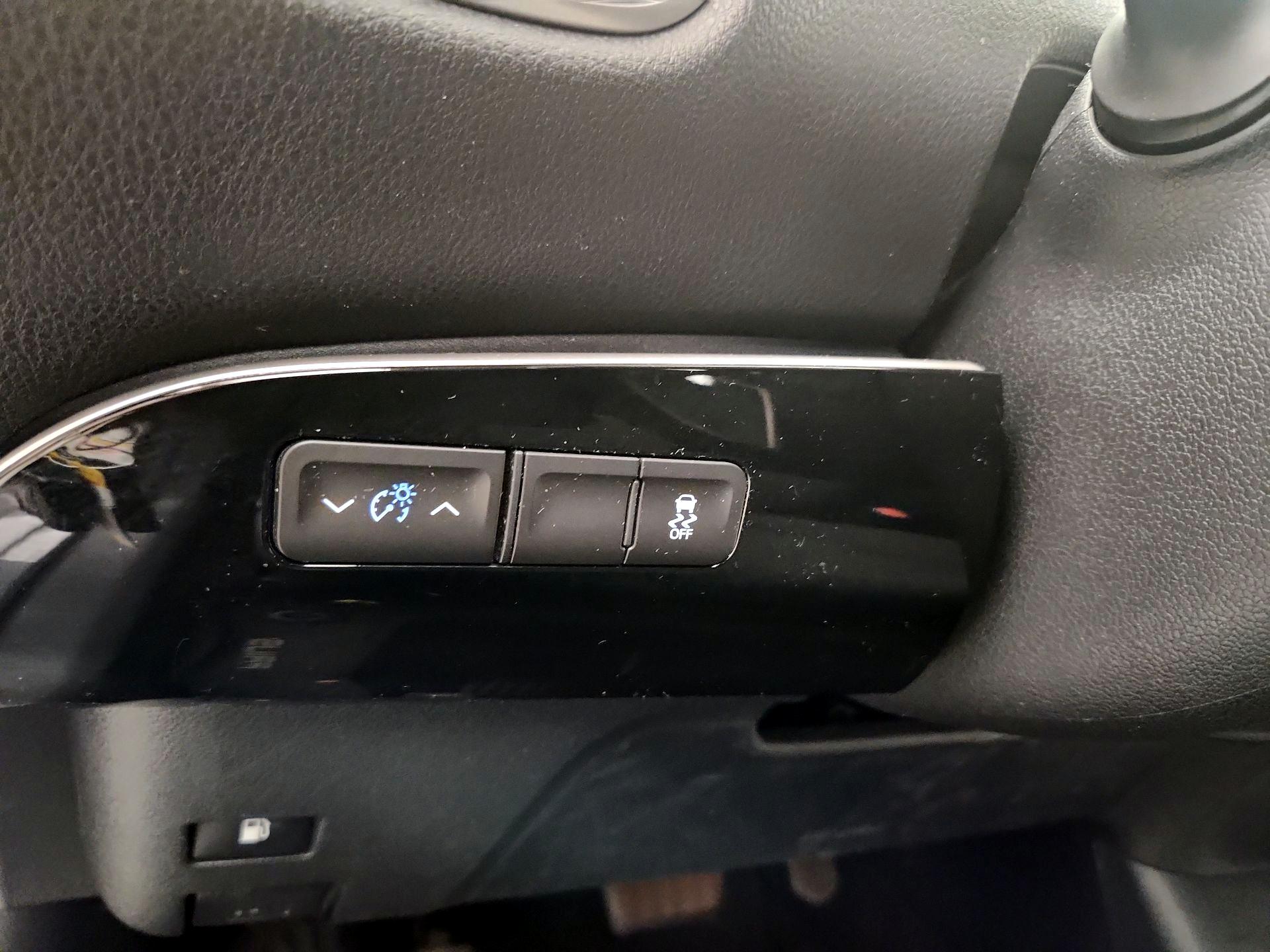 Thumbnail: 2016 Toyota Prius - 13