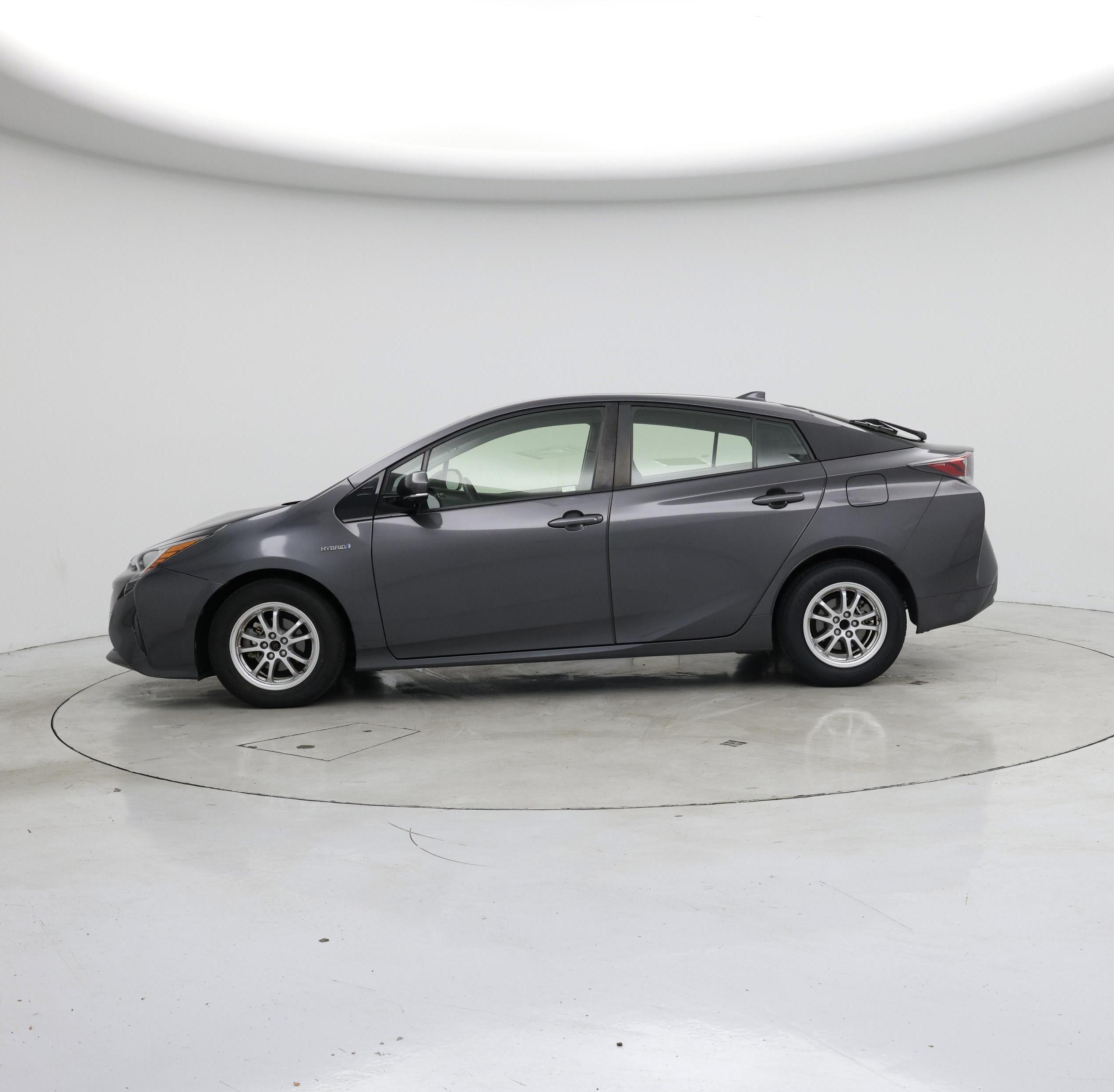 Thumbnail: 2016 Toyota Prius - 3