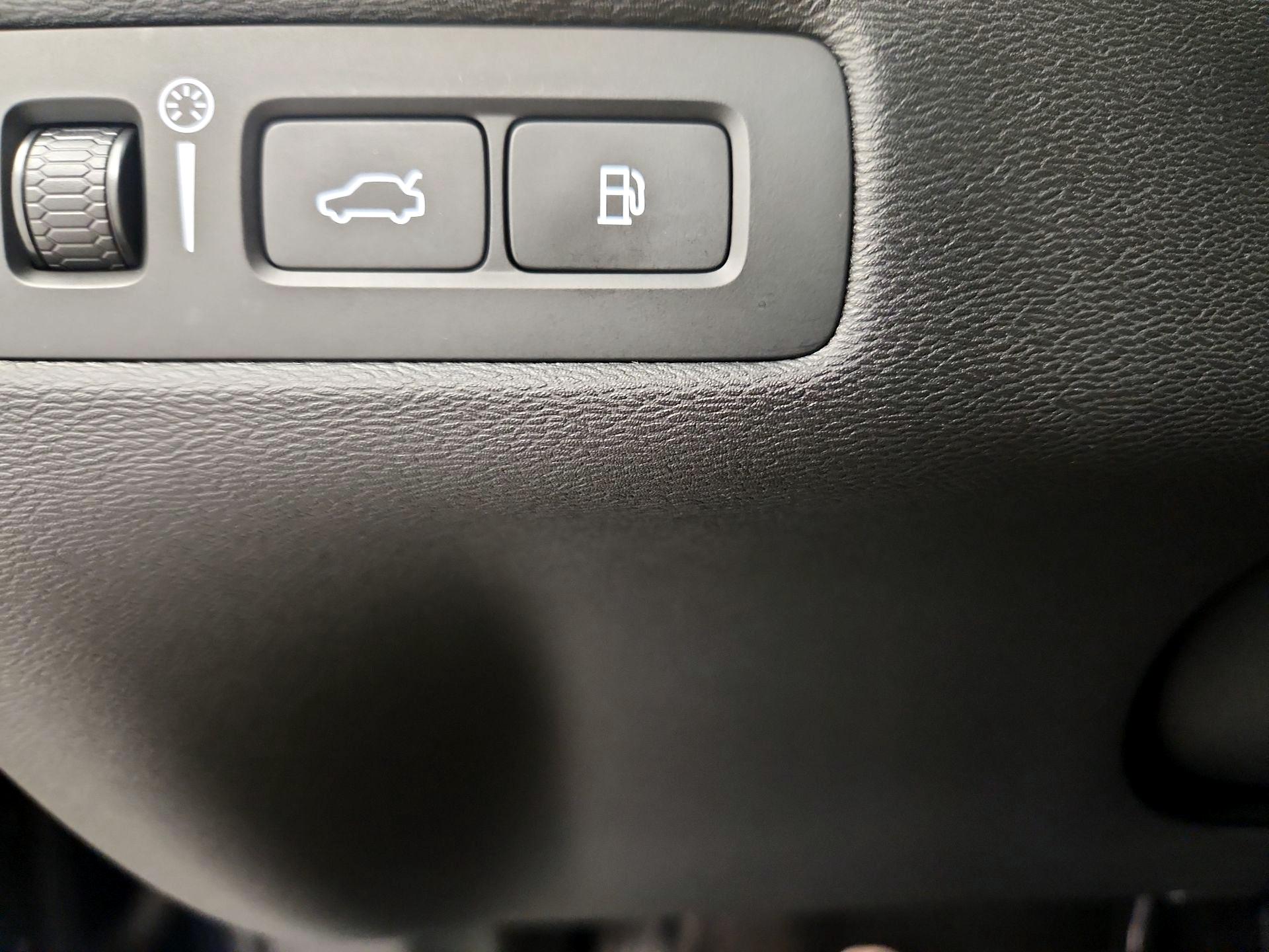 Thumbnail: 2019 Volvo XC60 - 13