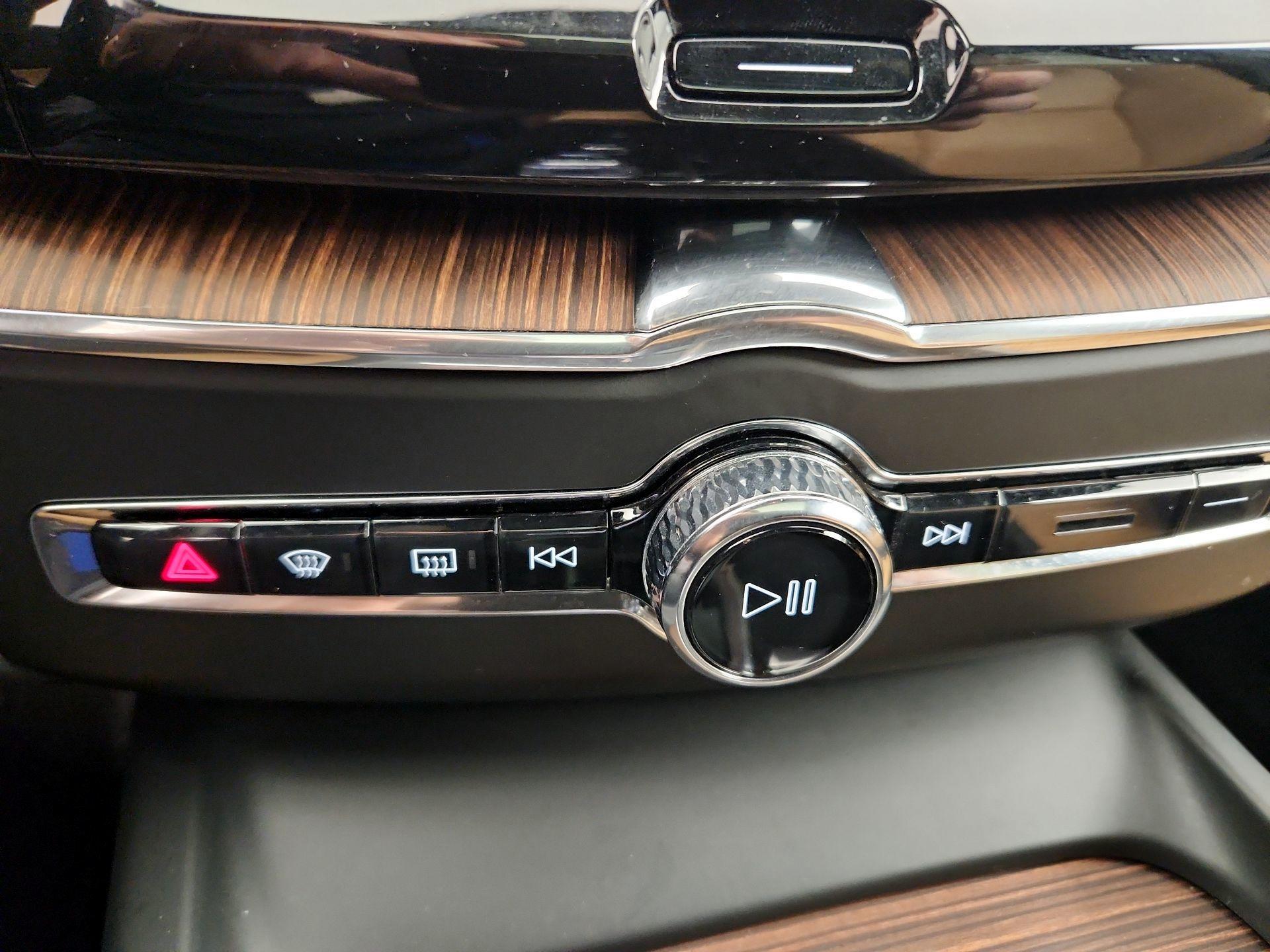 Thumbnail: 2019 Volvo XC60 - 15