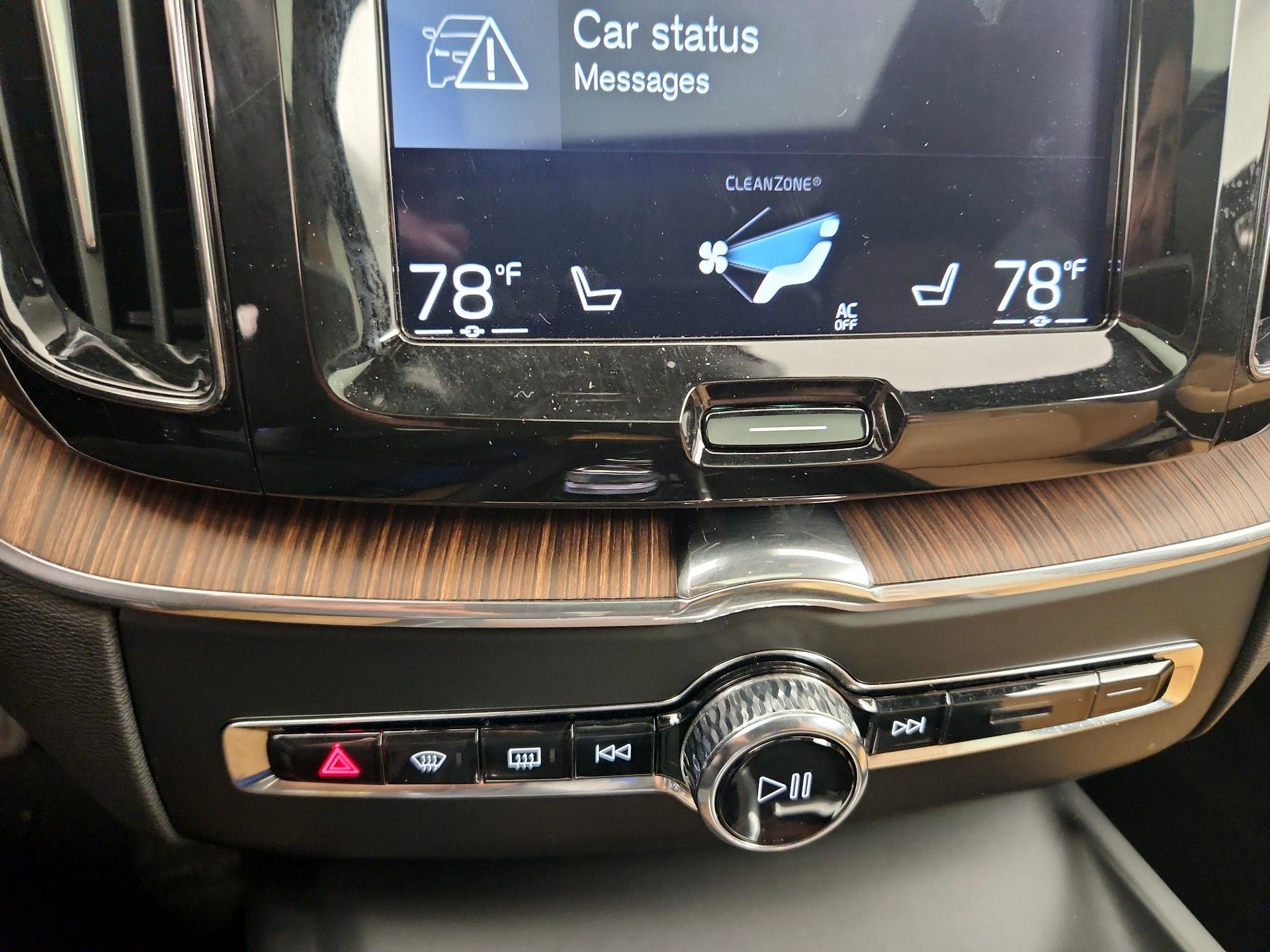 Thumbnail: 2019 Volvo XC60 - 16