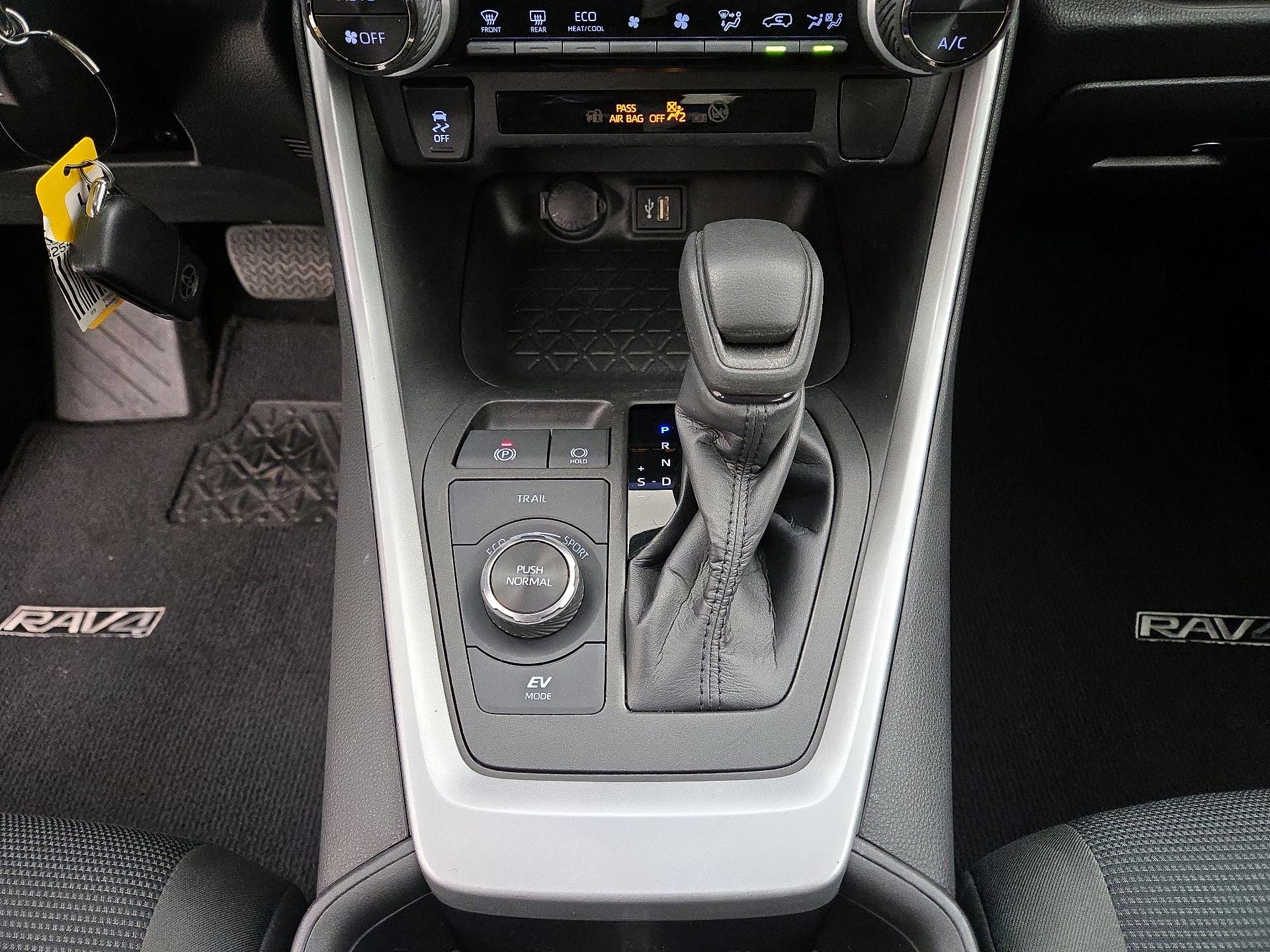 Thumbnail: 2023 Toyota RAV4 - 17