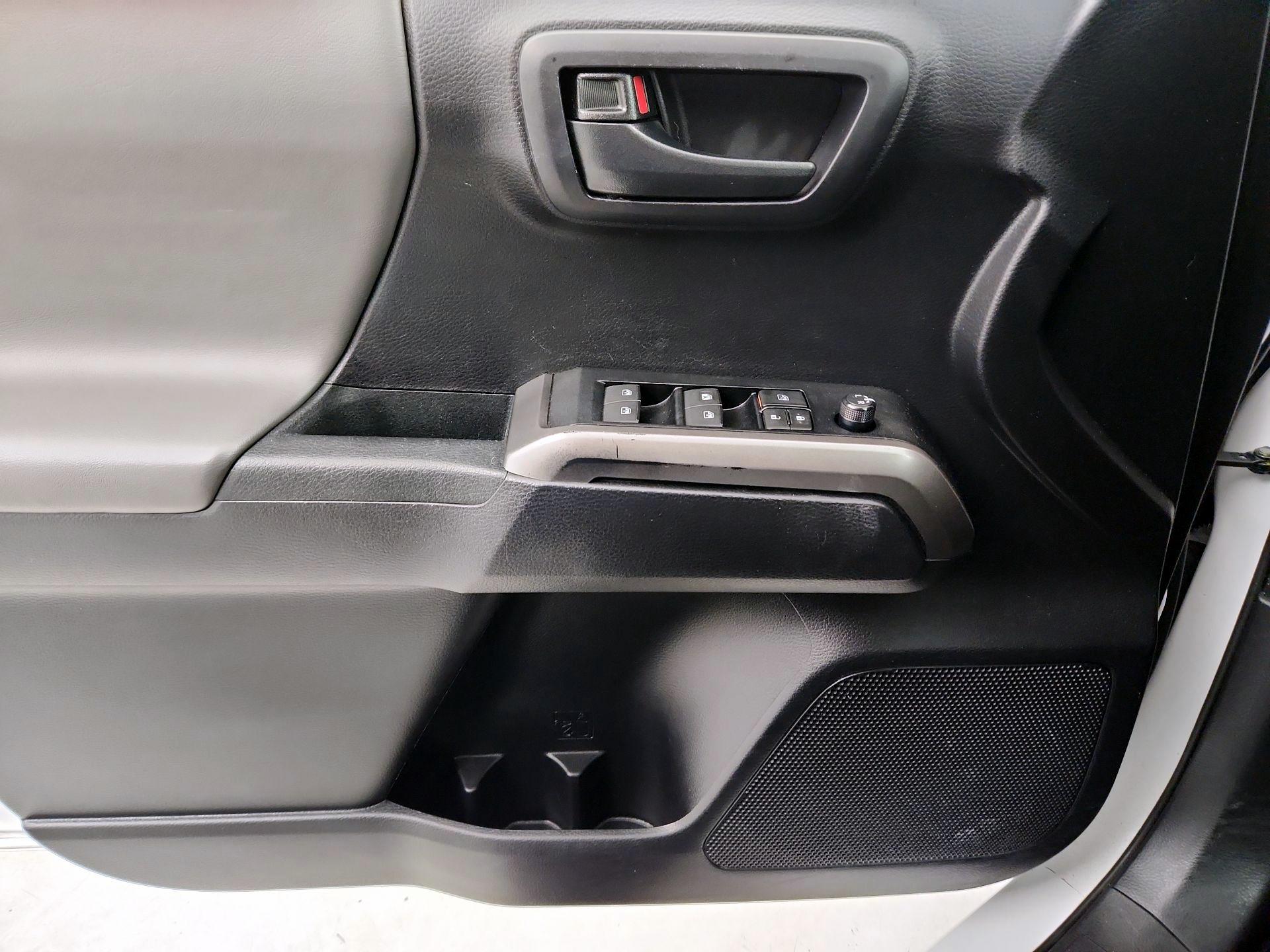 Thumbnail: 2020 Toyota Tacoma - 12