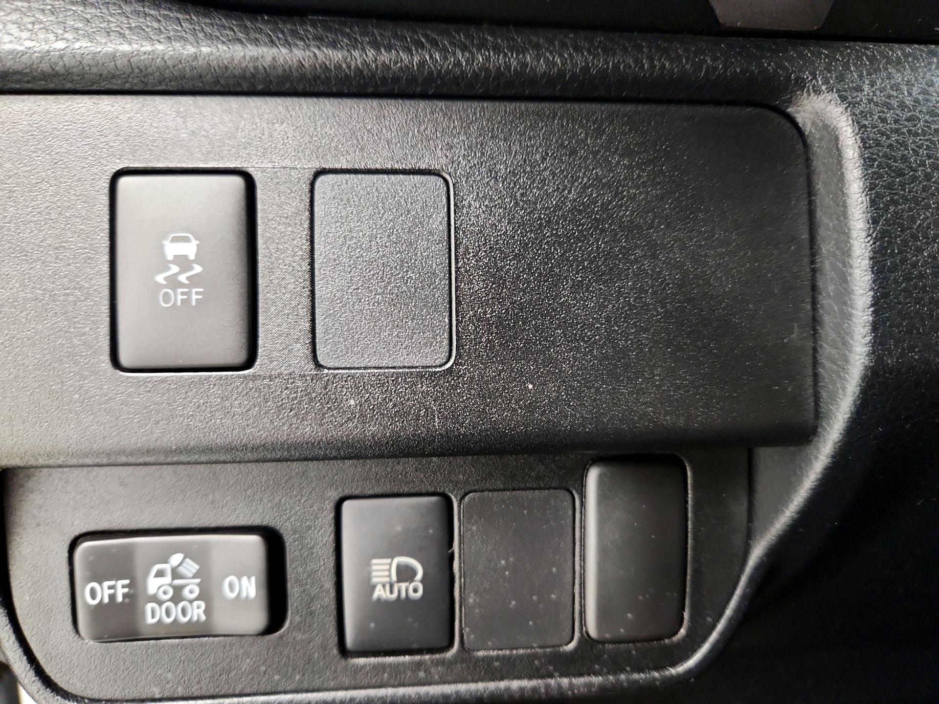 Thumbnail: 2020 Toyota Tacoma - 13