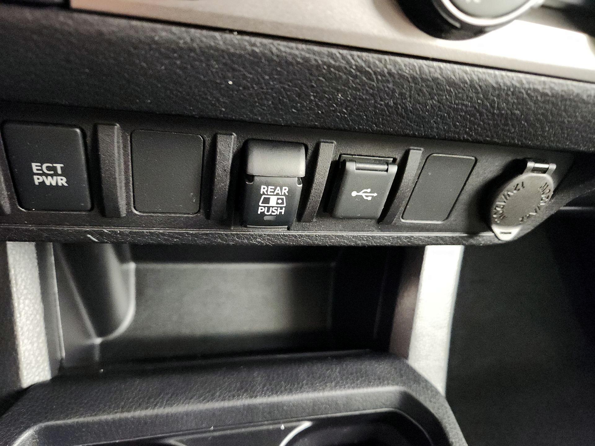 Thumbnail: 2020 Toyota Tacoma - 18