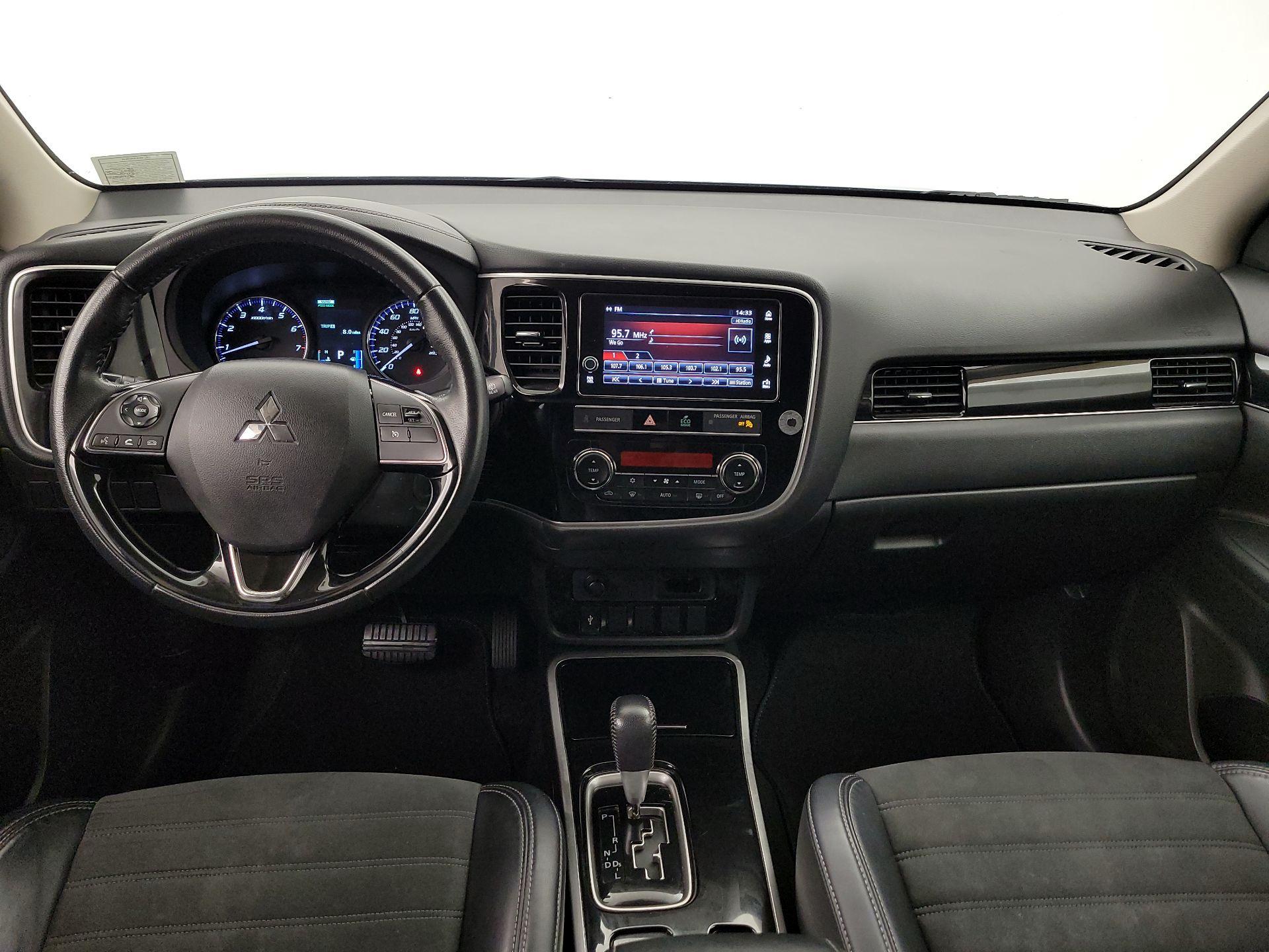 Thumbnail: 2019 Mitsubishi Outlander - 9