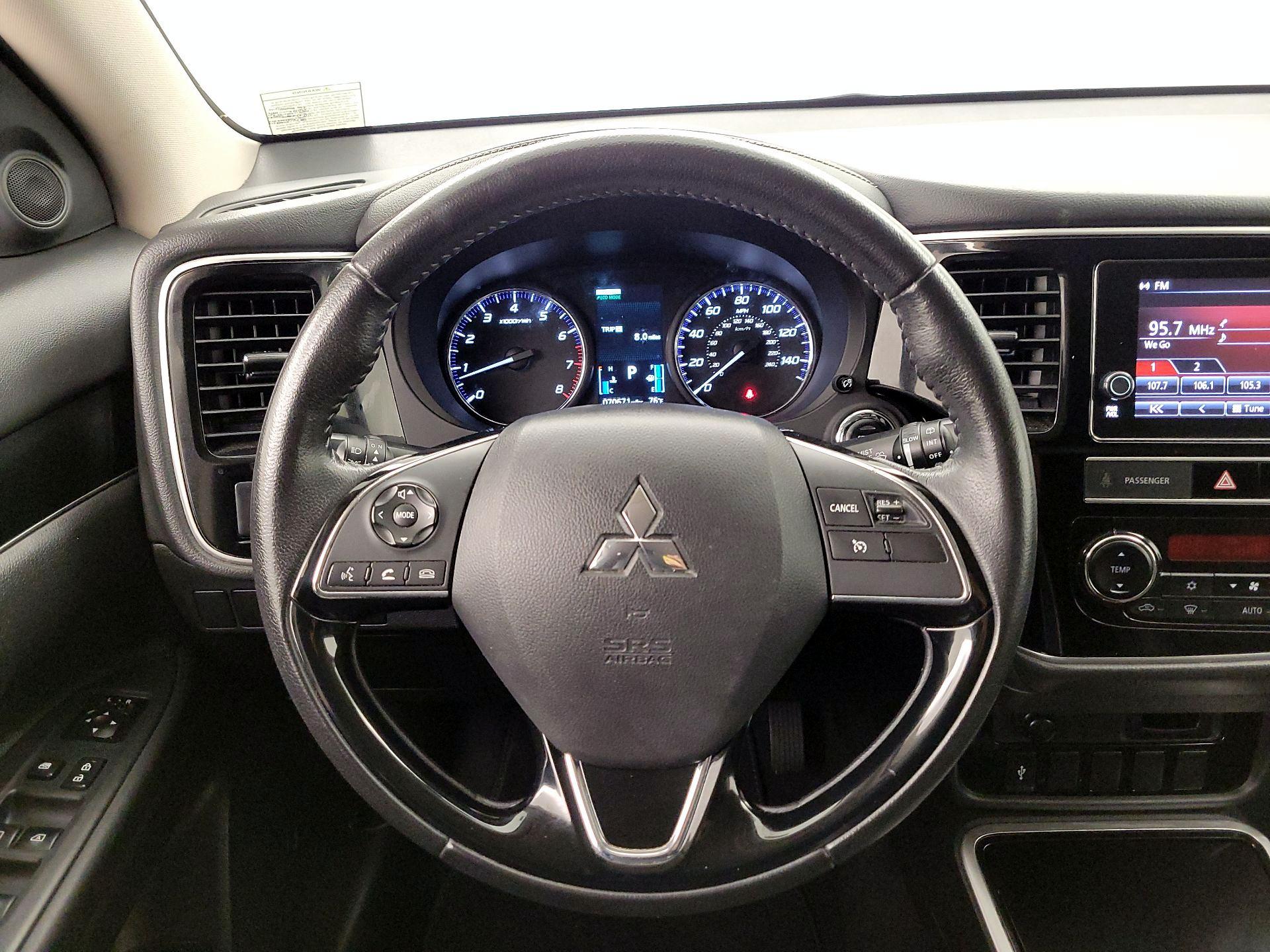 Thumbnail: 2019 Mitsubishi Outlander - 10