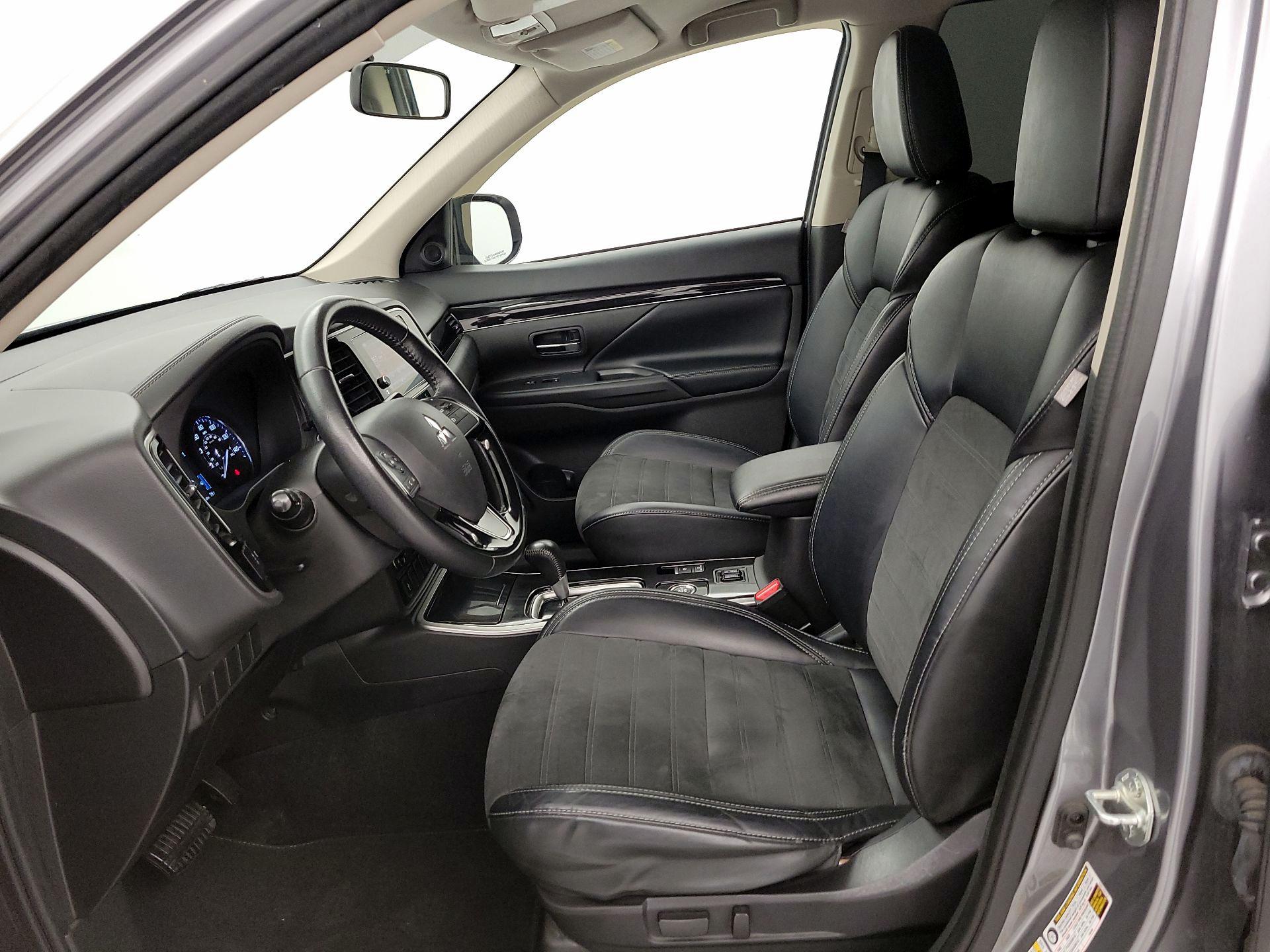 Thumbnail: 2019 Mitsubishi Outlander - 11