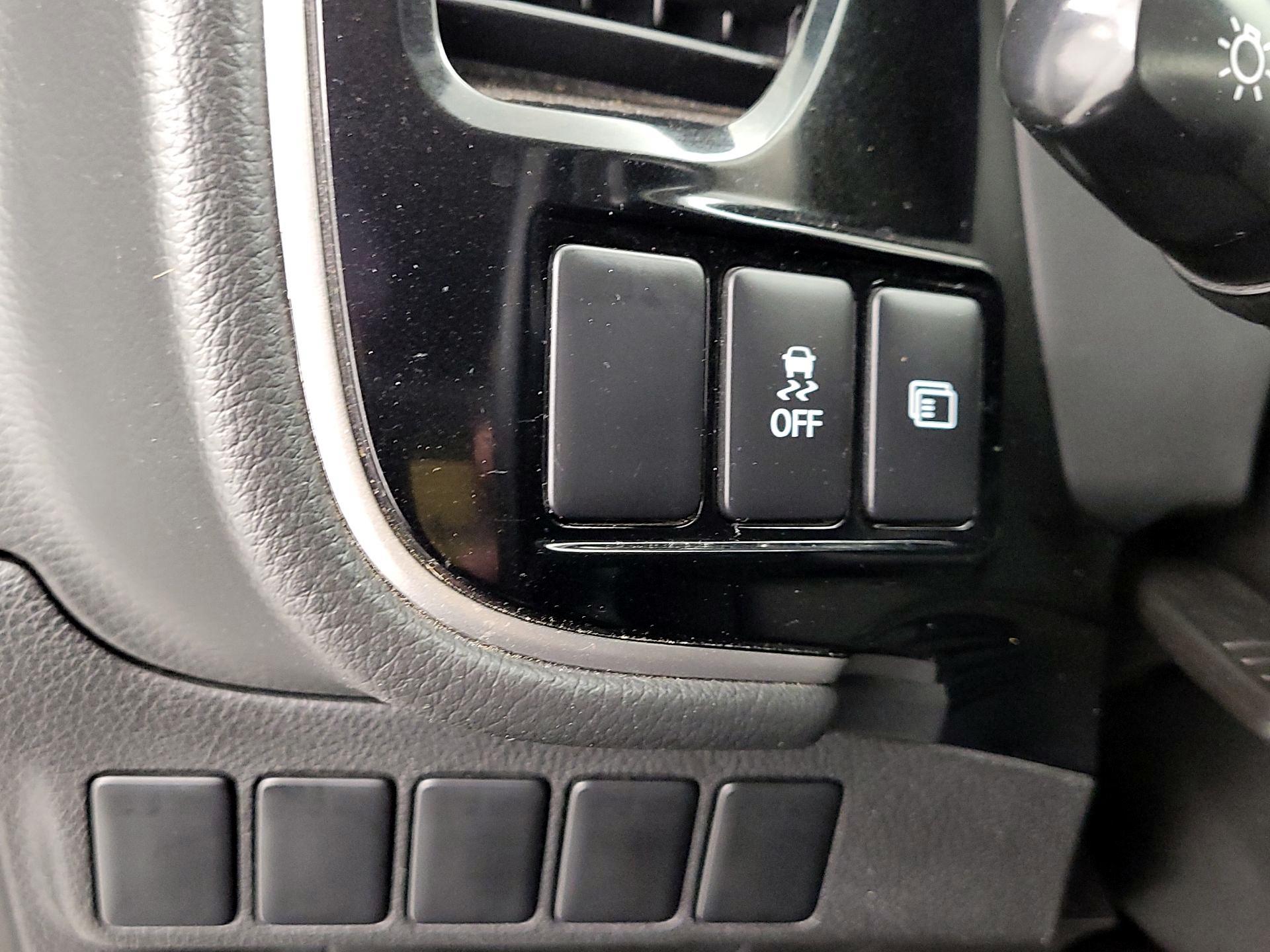 Thumbnail: 2019 Mitsubishi Outlander - 13