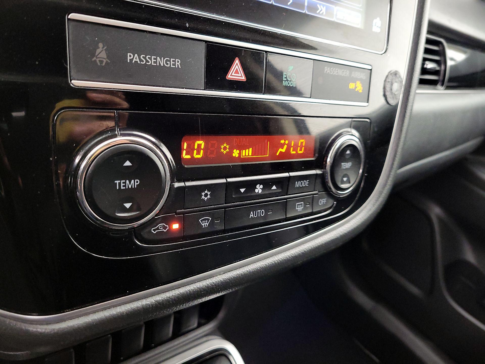 Thumbnail: 2019 Mitsubishi Outlander - 16