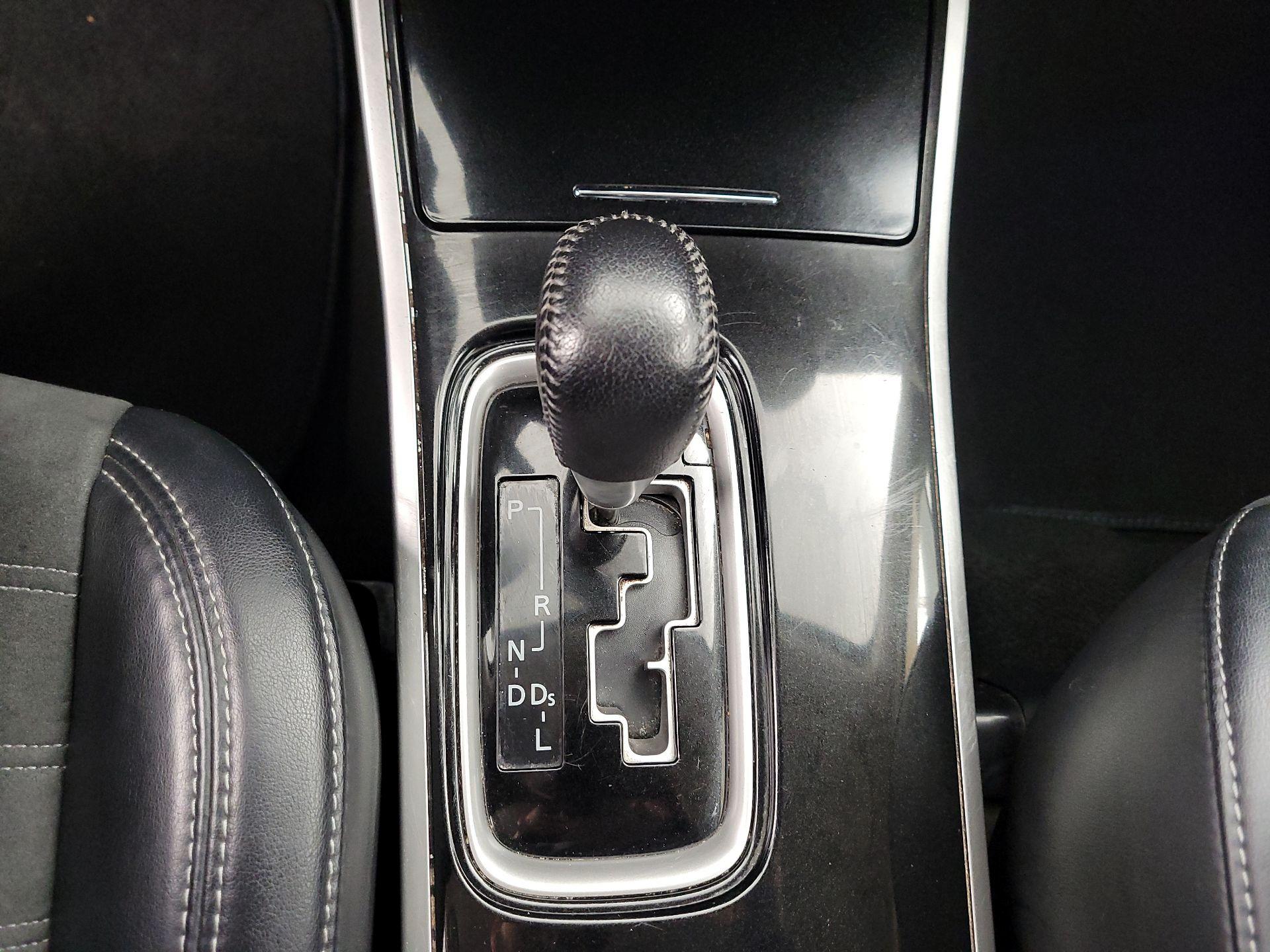 Thumbnail: 2019 Mitsubishi Outlander - 17