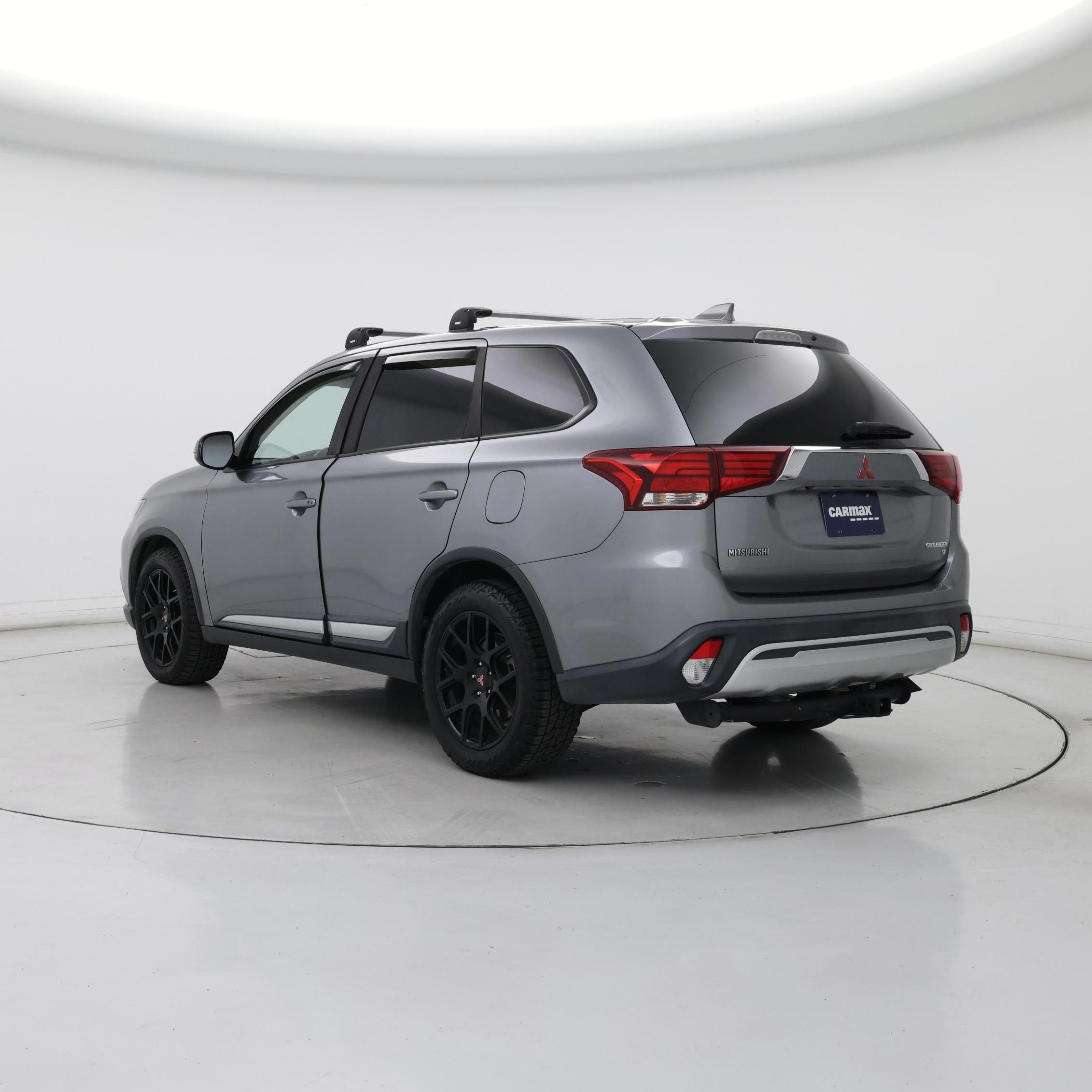 Thumbnail: 2019 Mitsubishi Outlander - 2