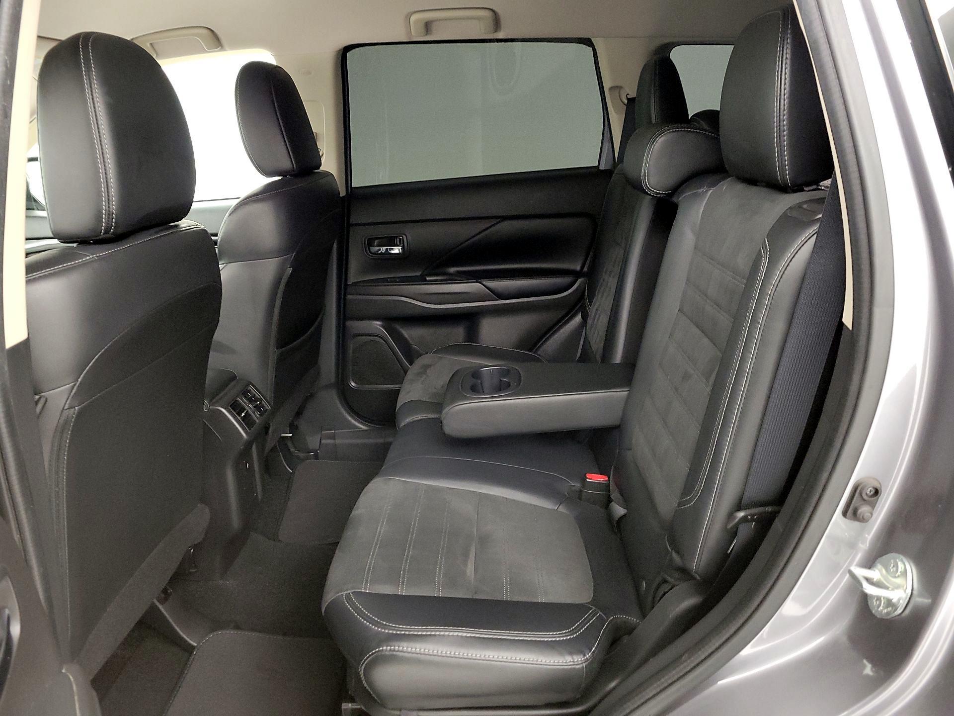 Thumbnail: 2019 Mitsubishi Outlander - 19