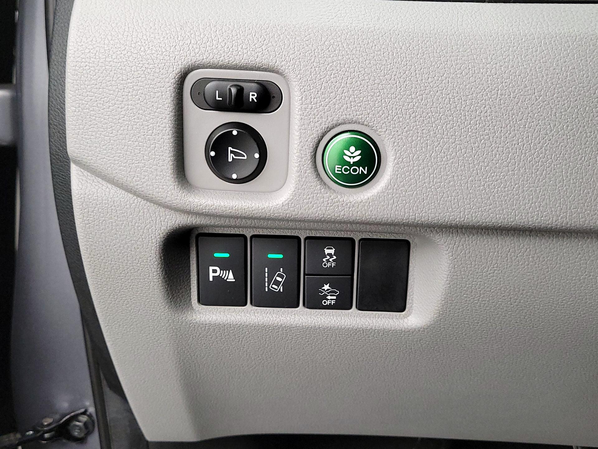 Thumbnail: 2017 Honda Pilot - 13