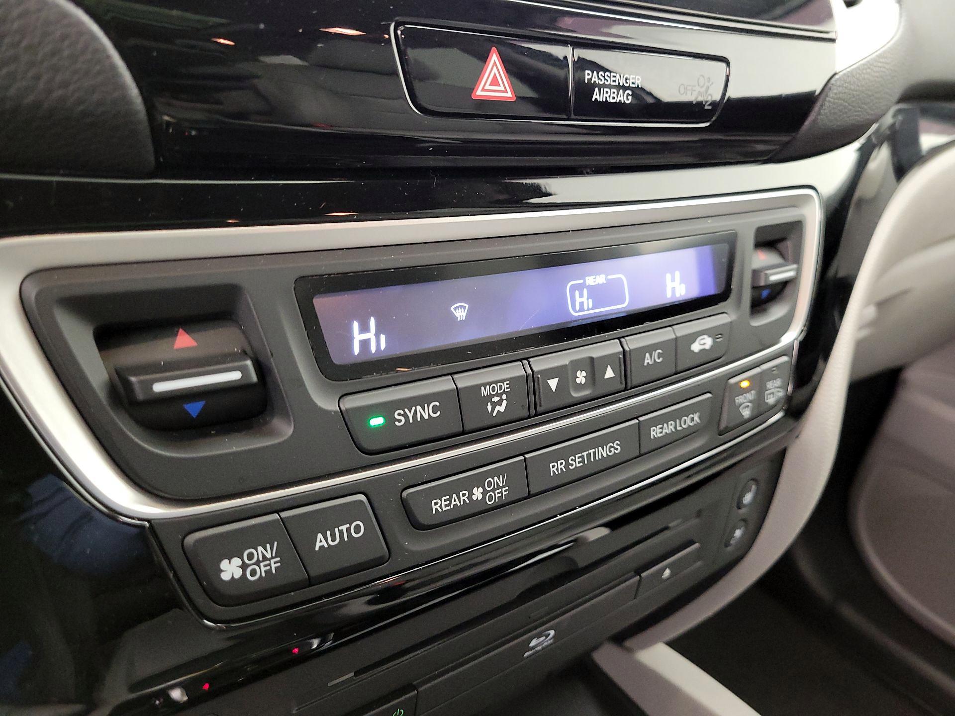 Thumbnail: 2017 Honda Pilot - 17