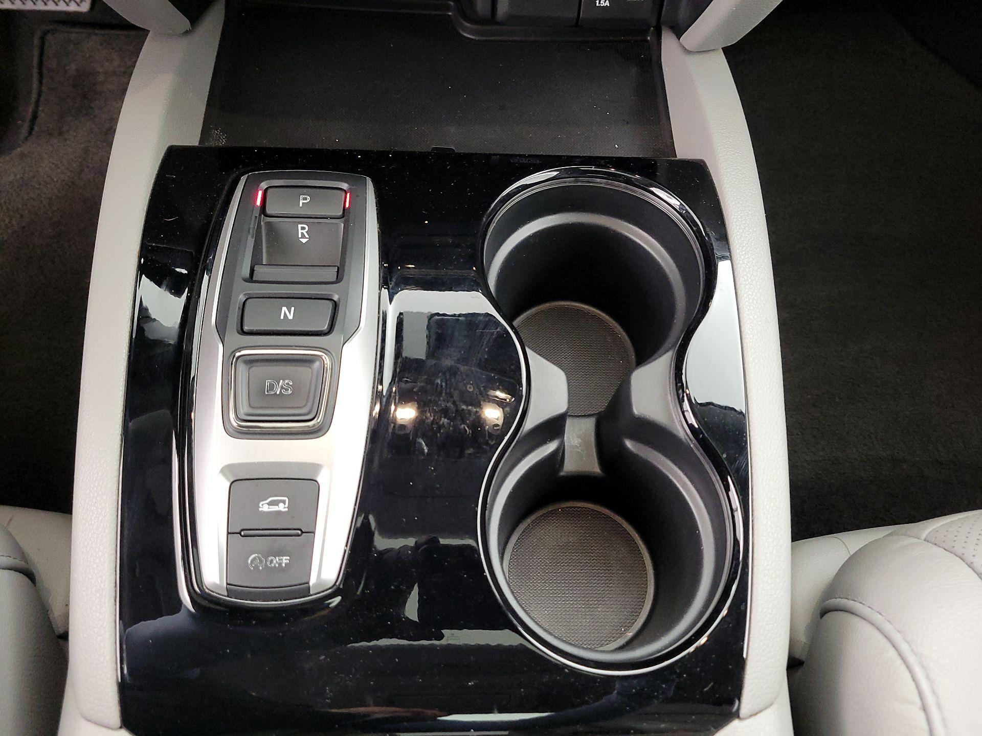 Thumbnail: 2017 Honda Pilot - 18