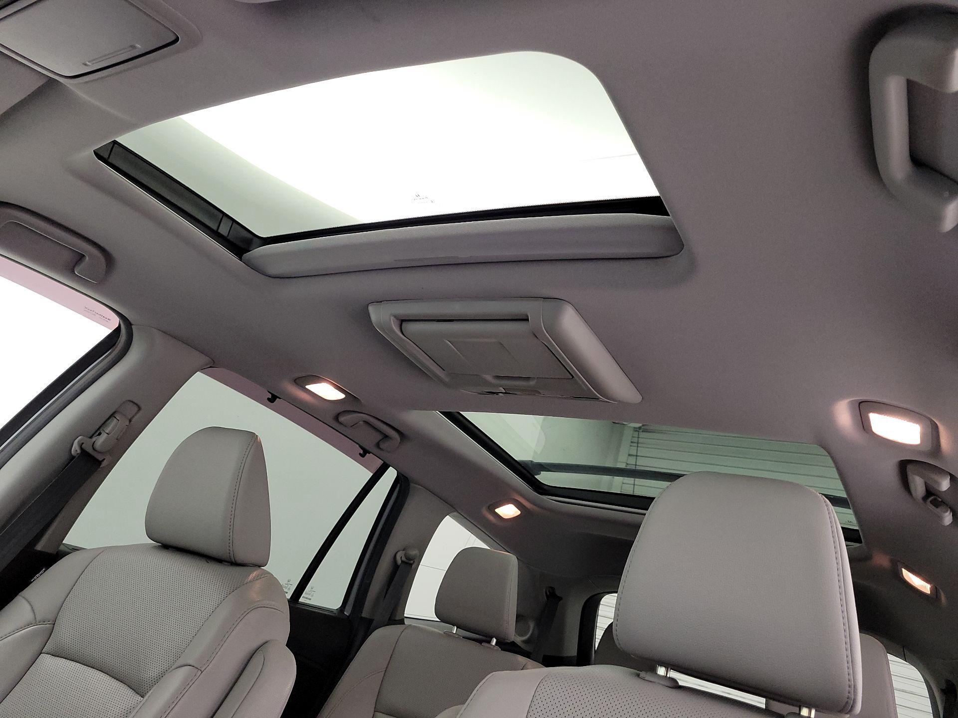 Thumbnail: 2017 Honda Pilot - 20