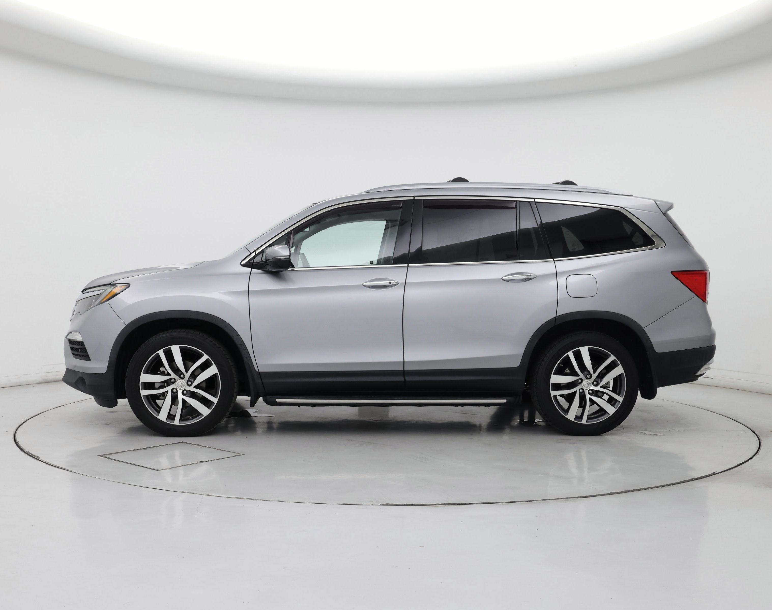 Thumbnail: 2017 Honda Pilot - 3