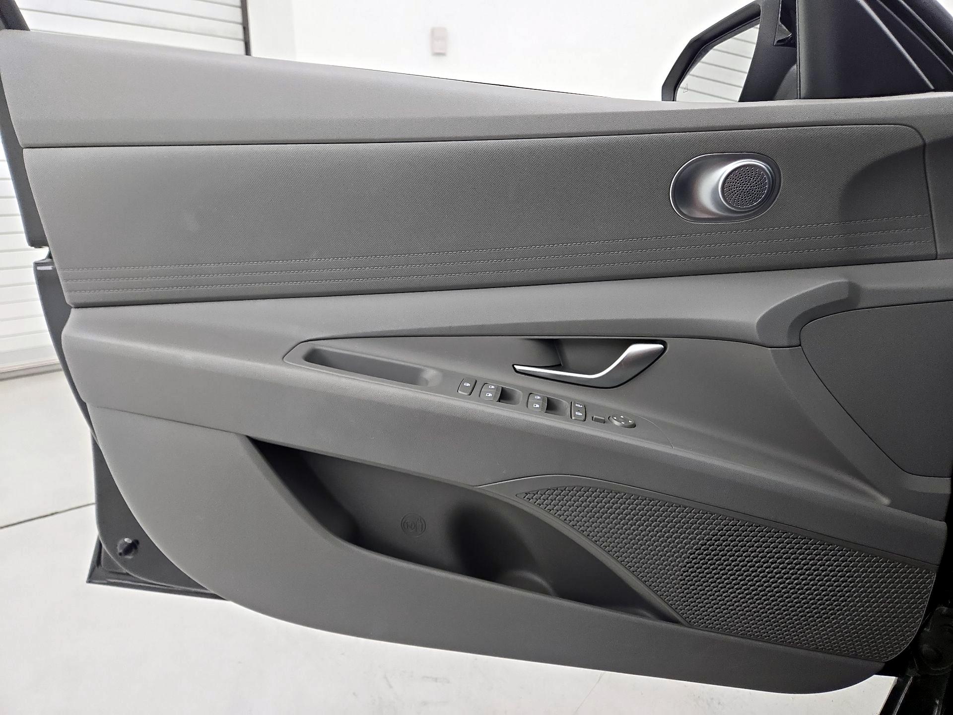 Thumbnail: 2023 Hyundai Elantra - 12