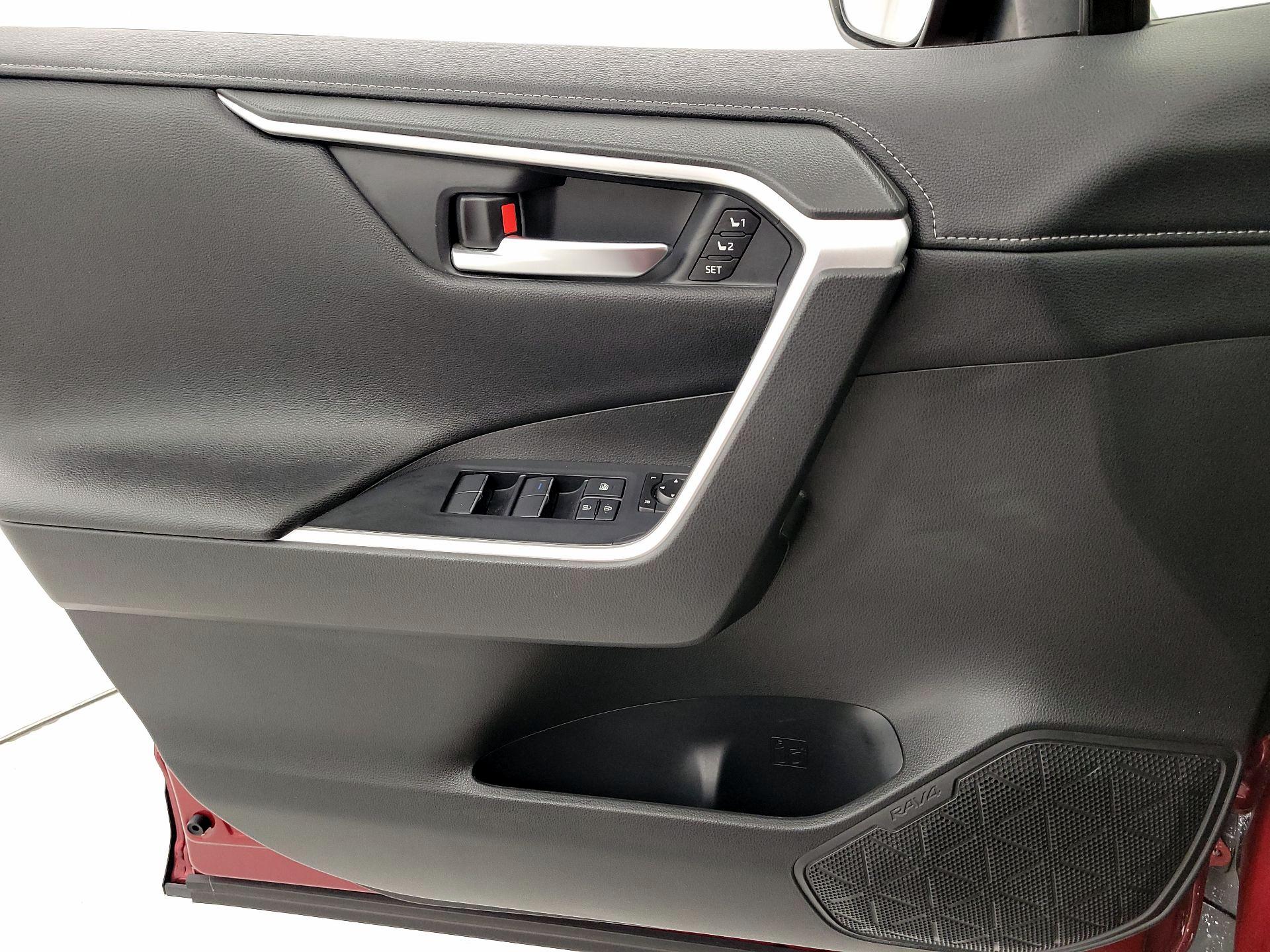 Thumbnail: 2020 Toyota RAV4 - 12