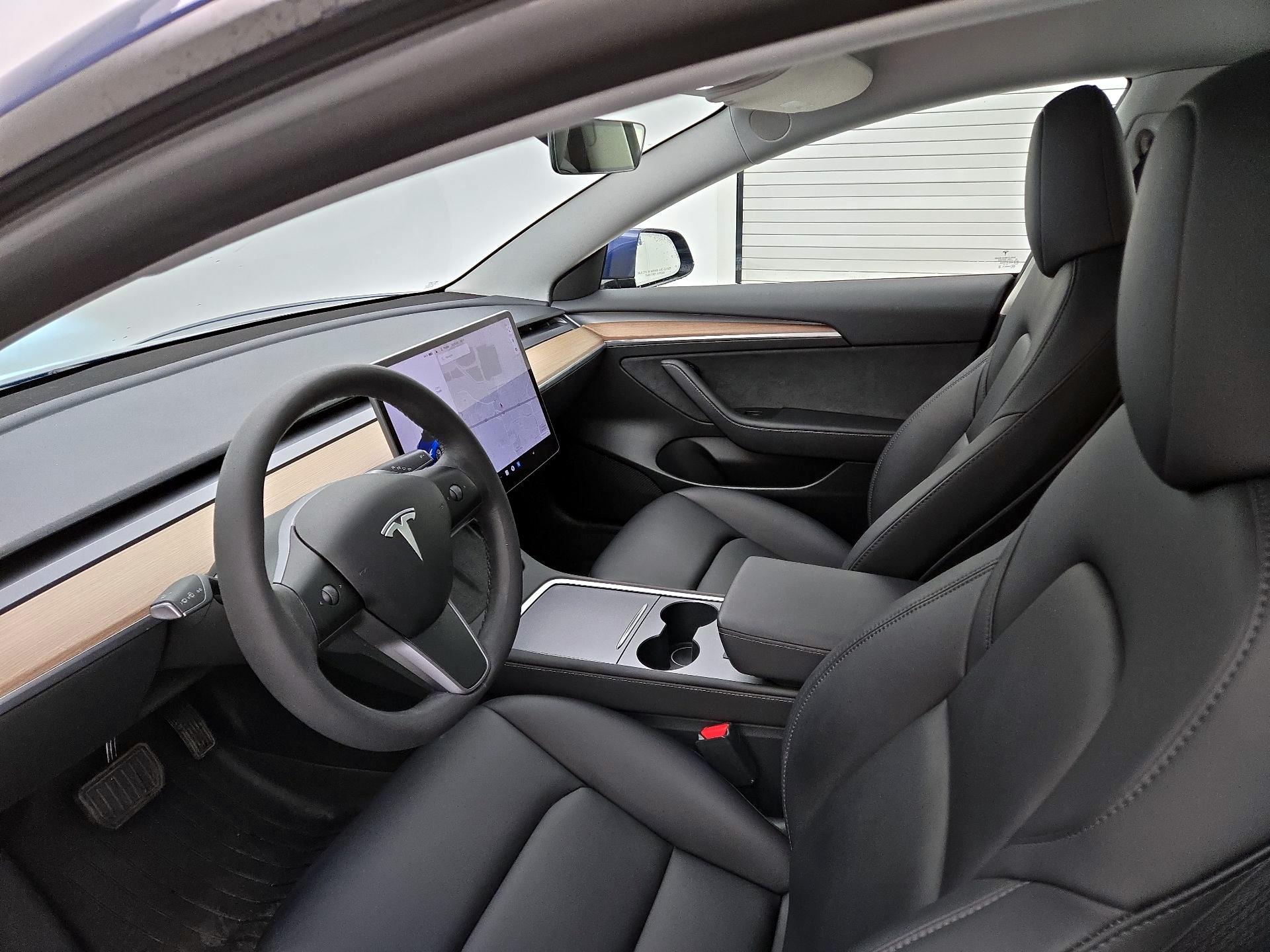 Thumbnail: 2023 Tesla Model 3 - 11