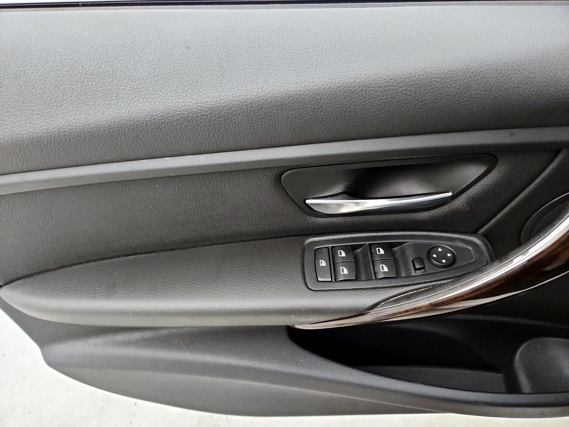 Thumbnail: 2015 BMW 3 Series - 12