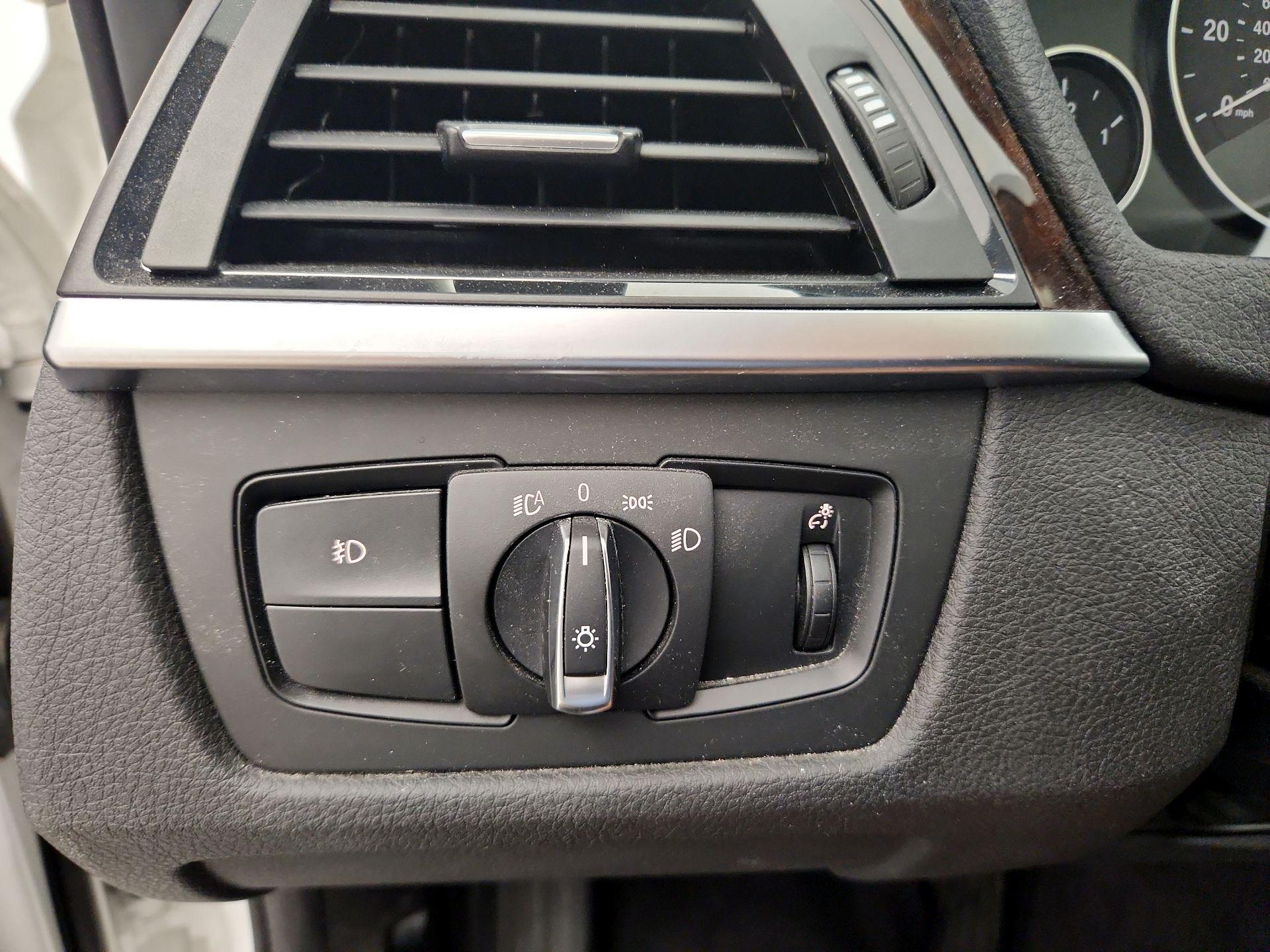 Thumbnail: 2015 BMW 3 Series - 13