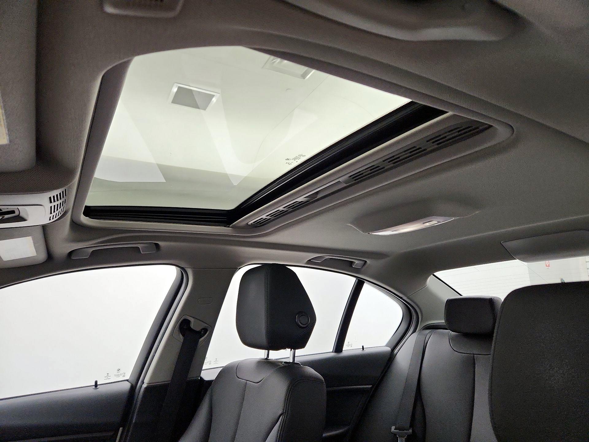 Thumbnail: 2015 BMW 3 Series - 19