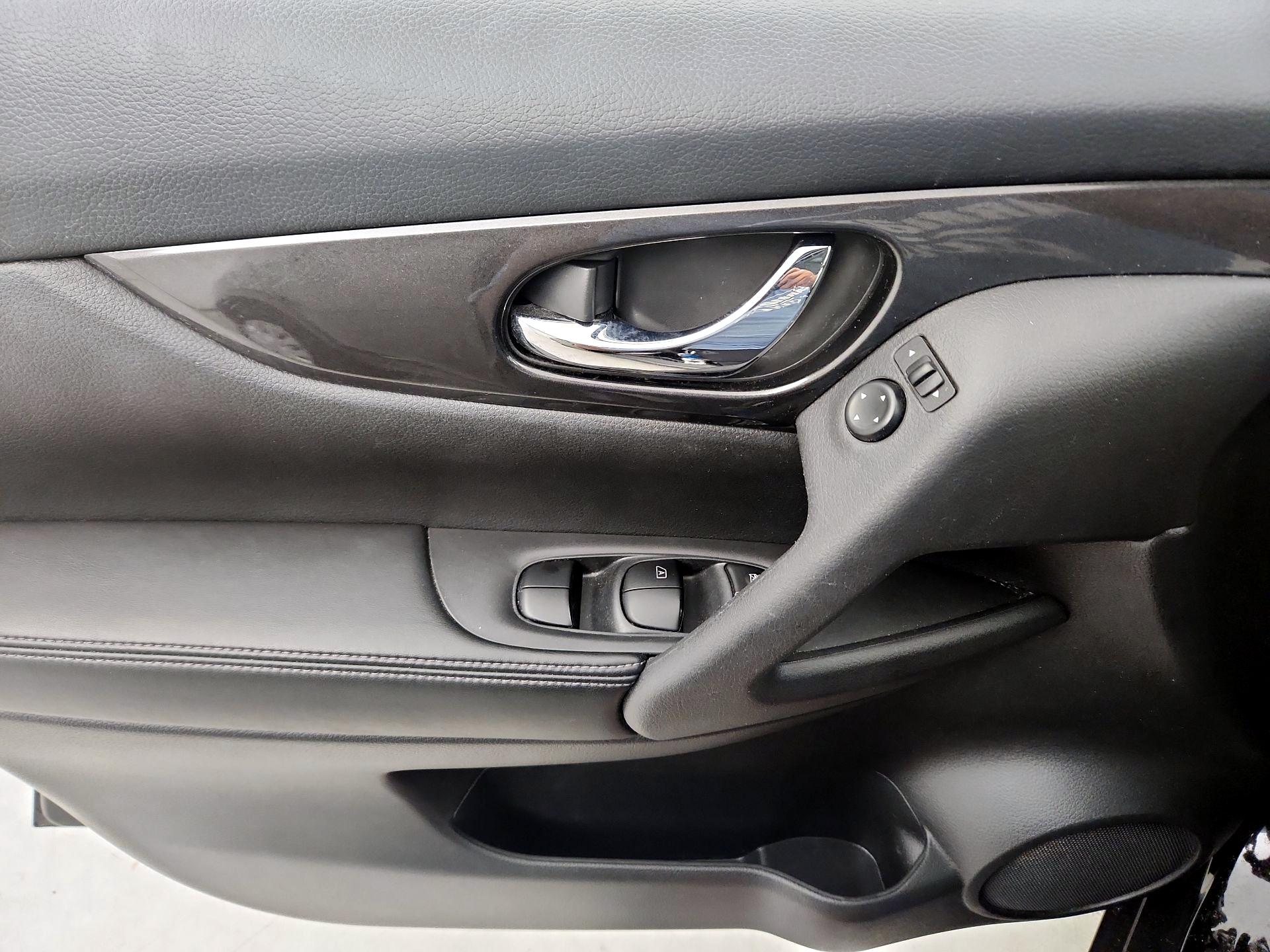 Thumbnail: 2018 Nissan Rogue - 12