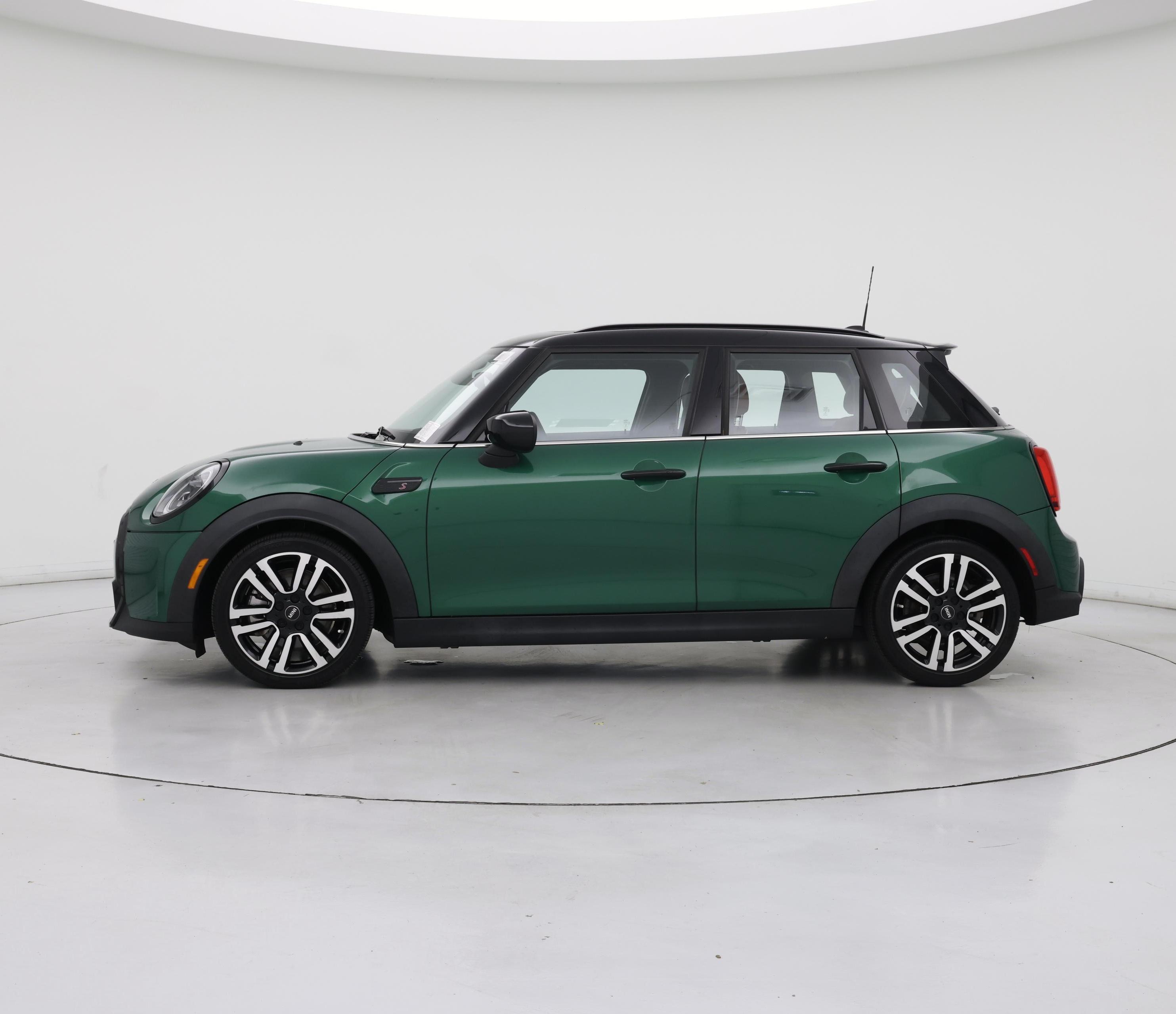 Thumbnail: 2022 MINI Cooper Hardtop - 3