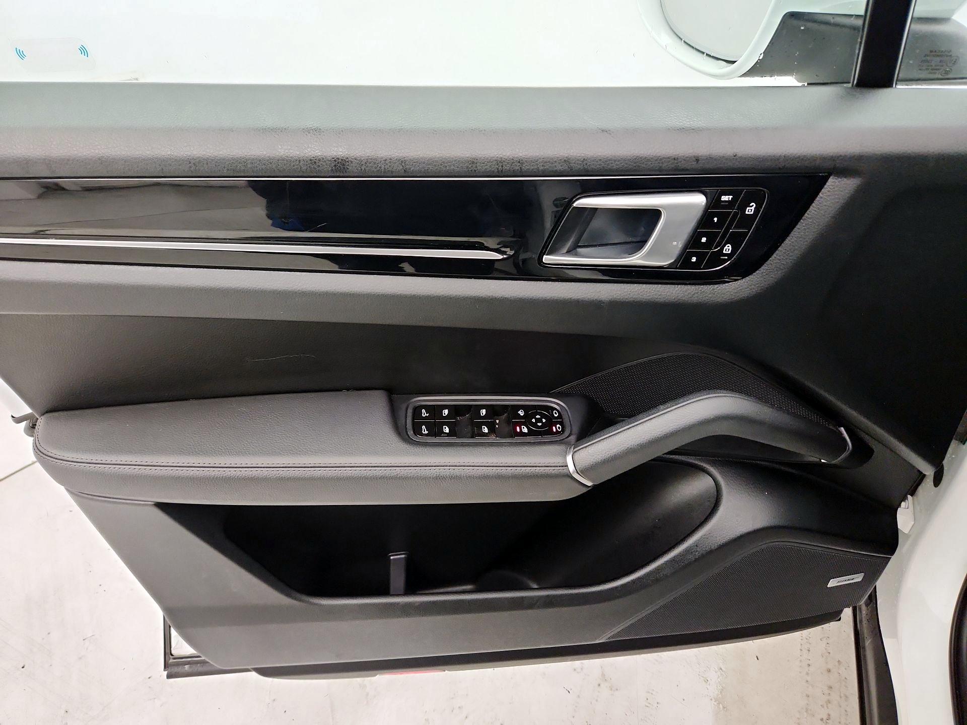 Thumbnail: 2019 Porsche Cayenne - 12