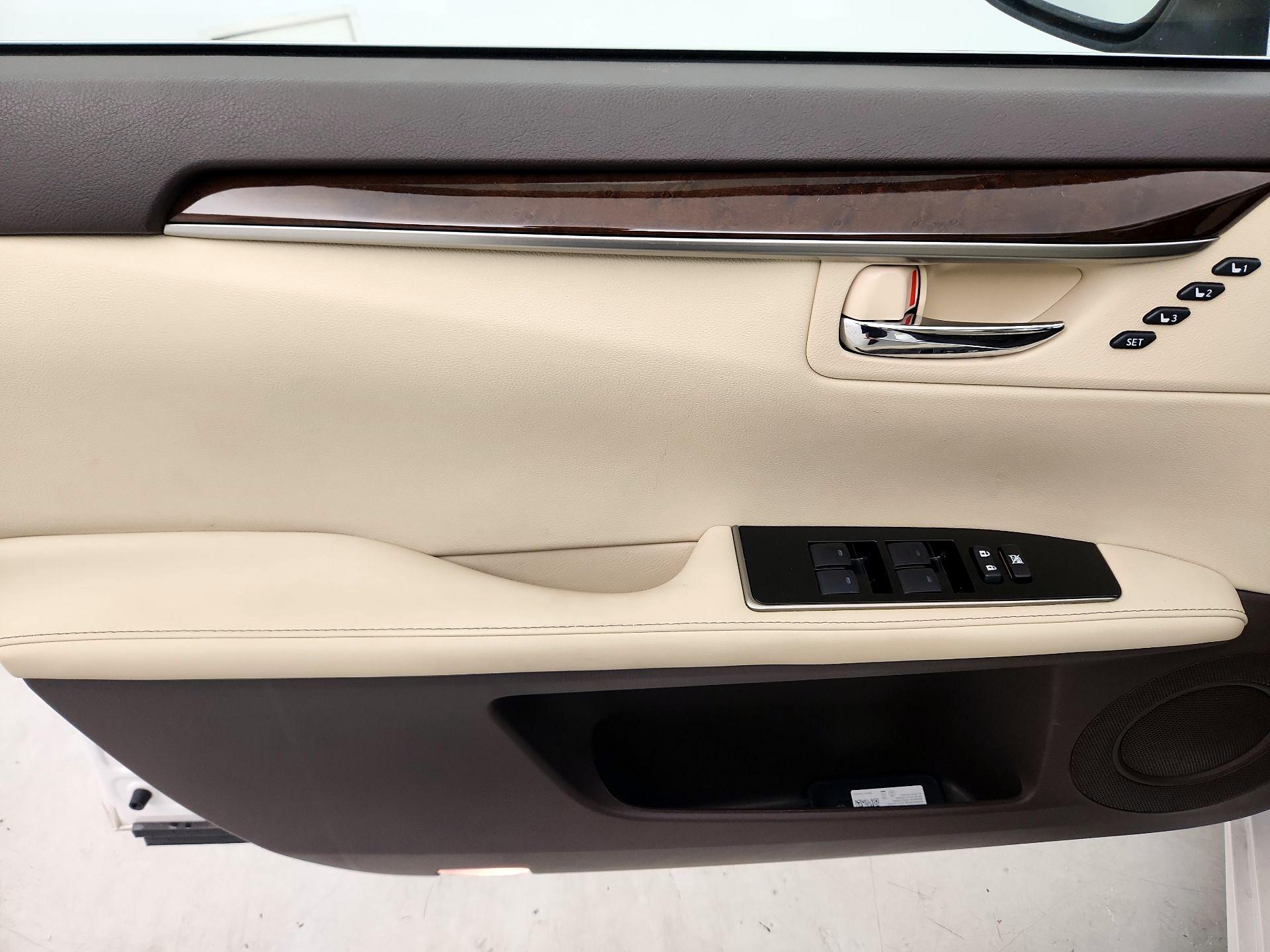 Thumbnail: 2018 Lexus ES - 12