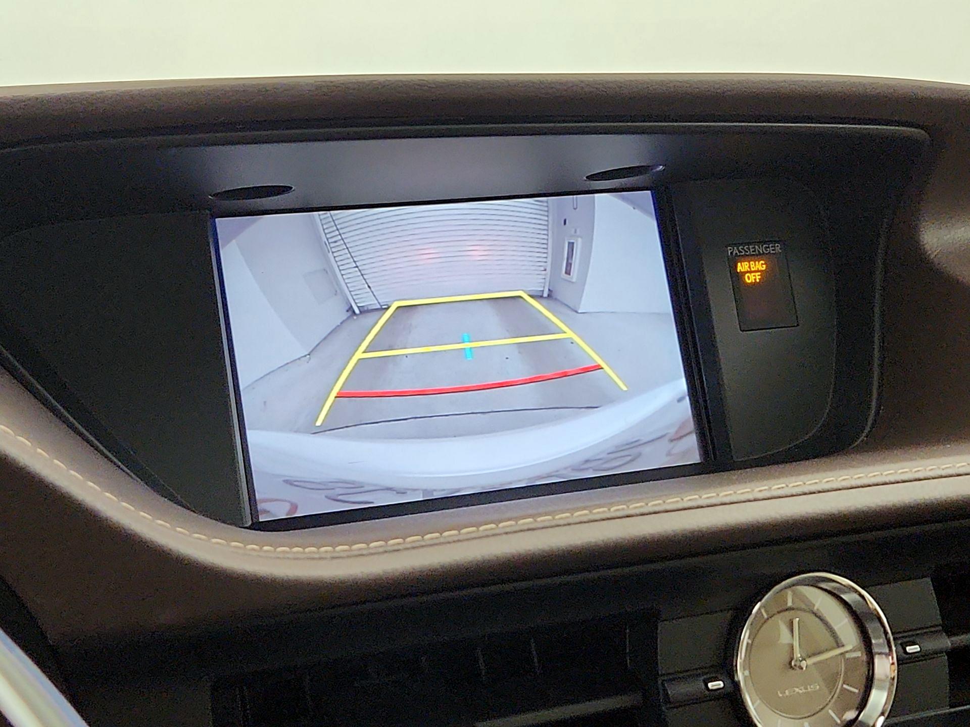 Thumbnail: 2018 Lexus ES - 15