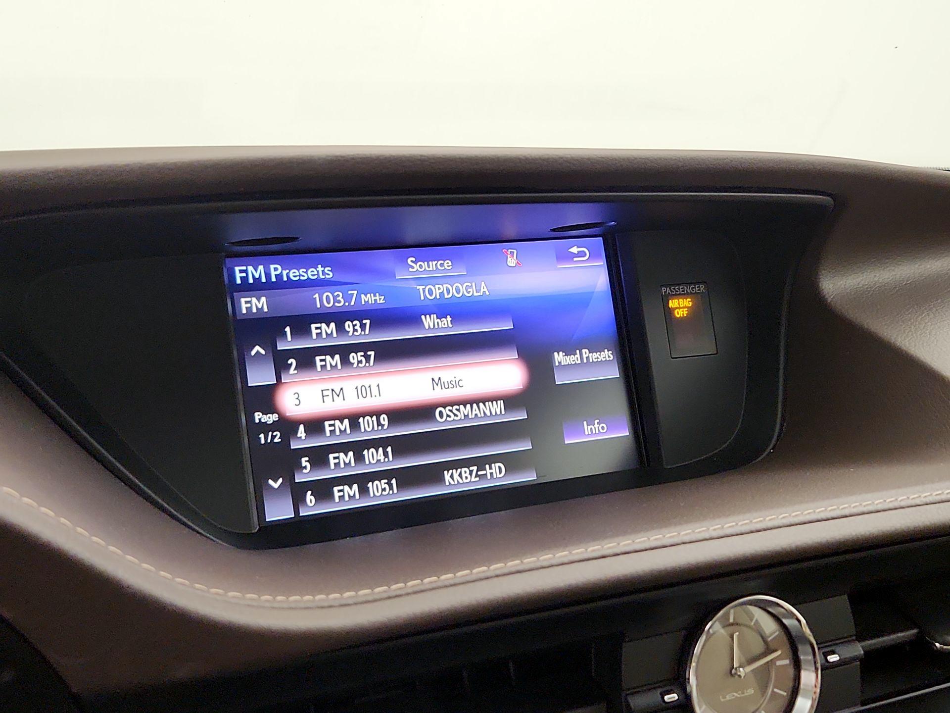 Thumbnail: 2018 Lexus ES - 16