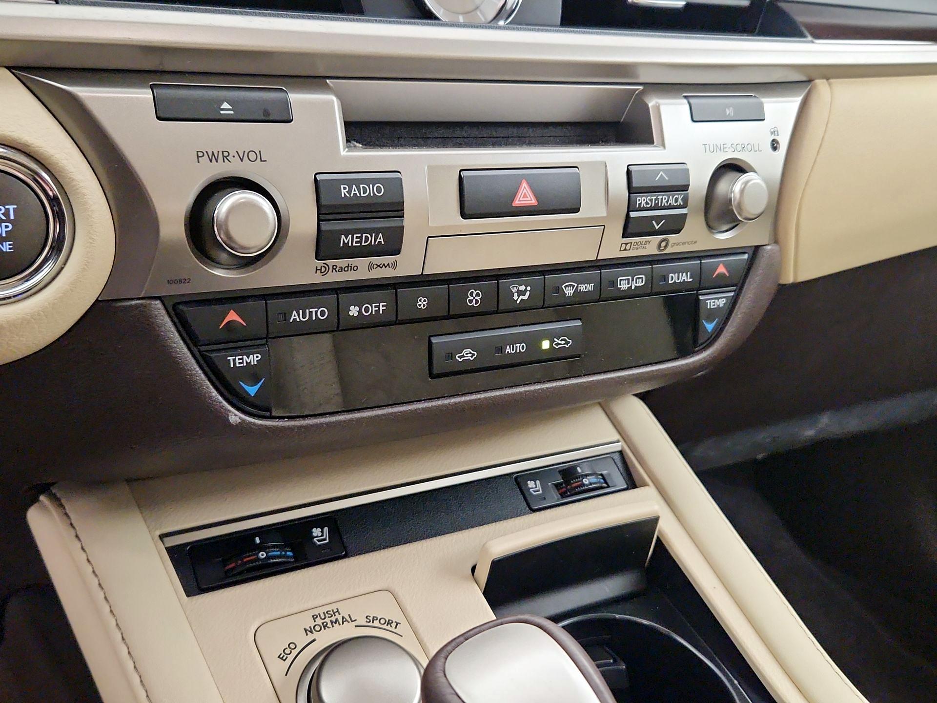 Thumbnail: 2018 Lexus ES - 17