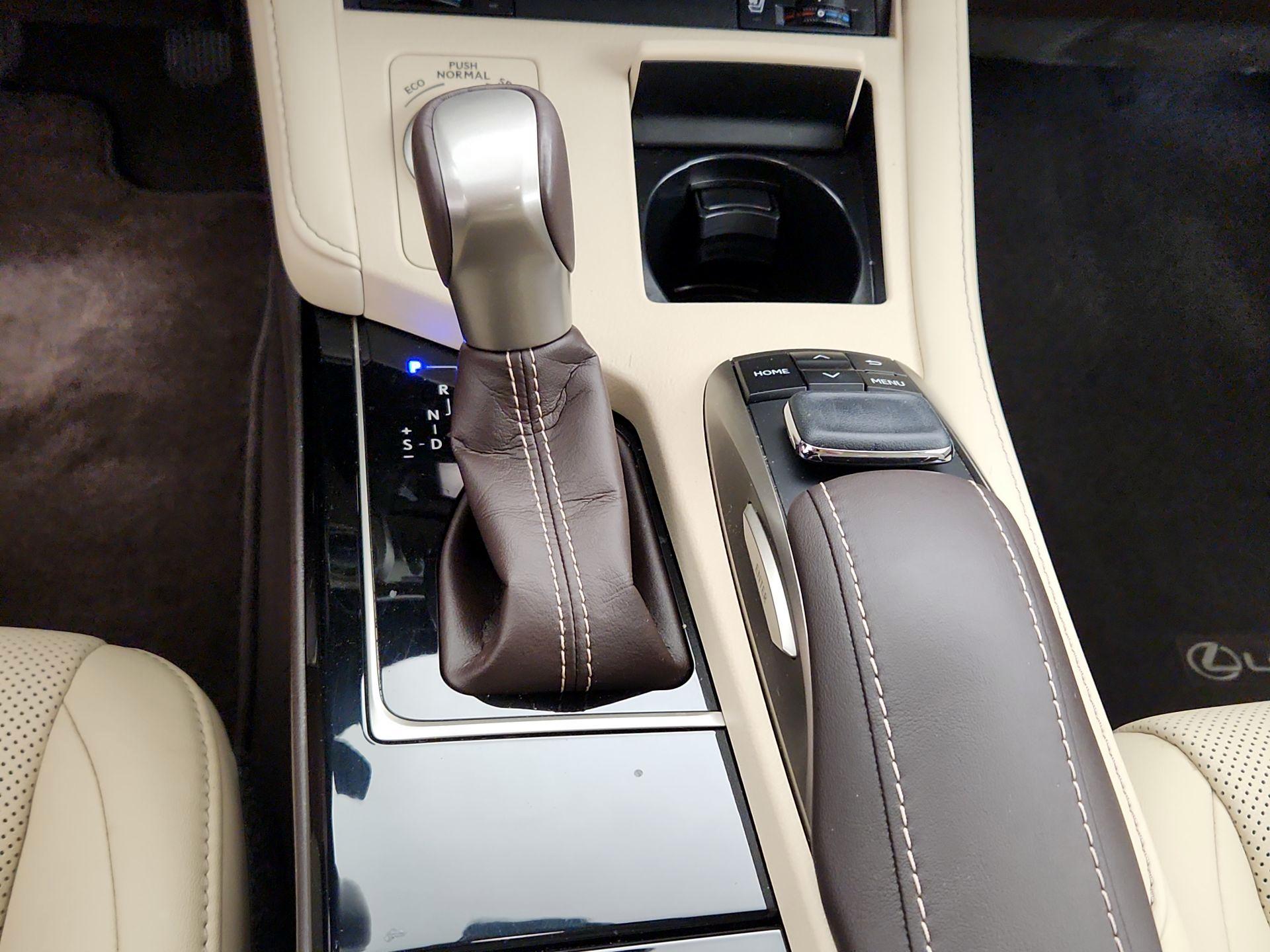 Thumbnail: 2018 Lexus ES - 18