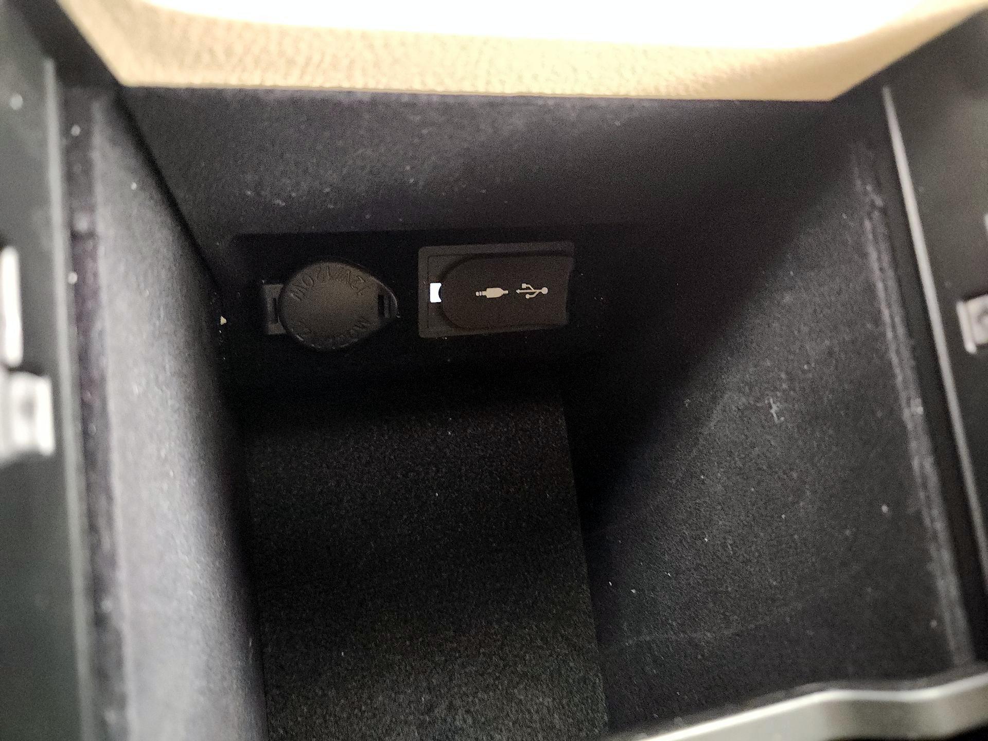 Thumbnail: 2018 Lexus ES - 19